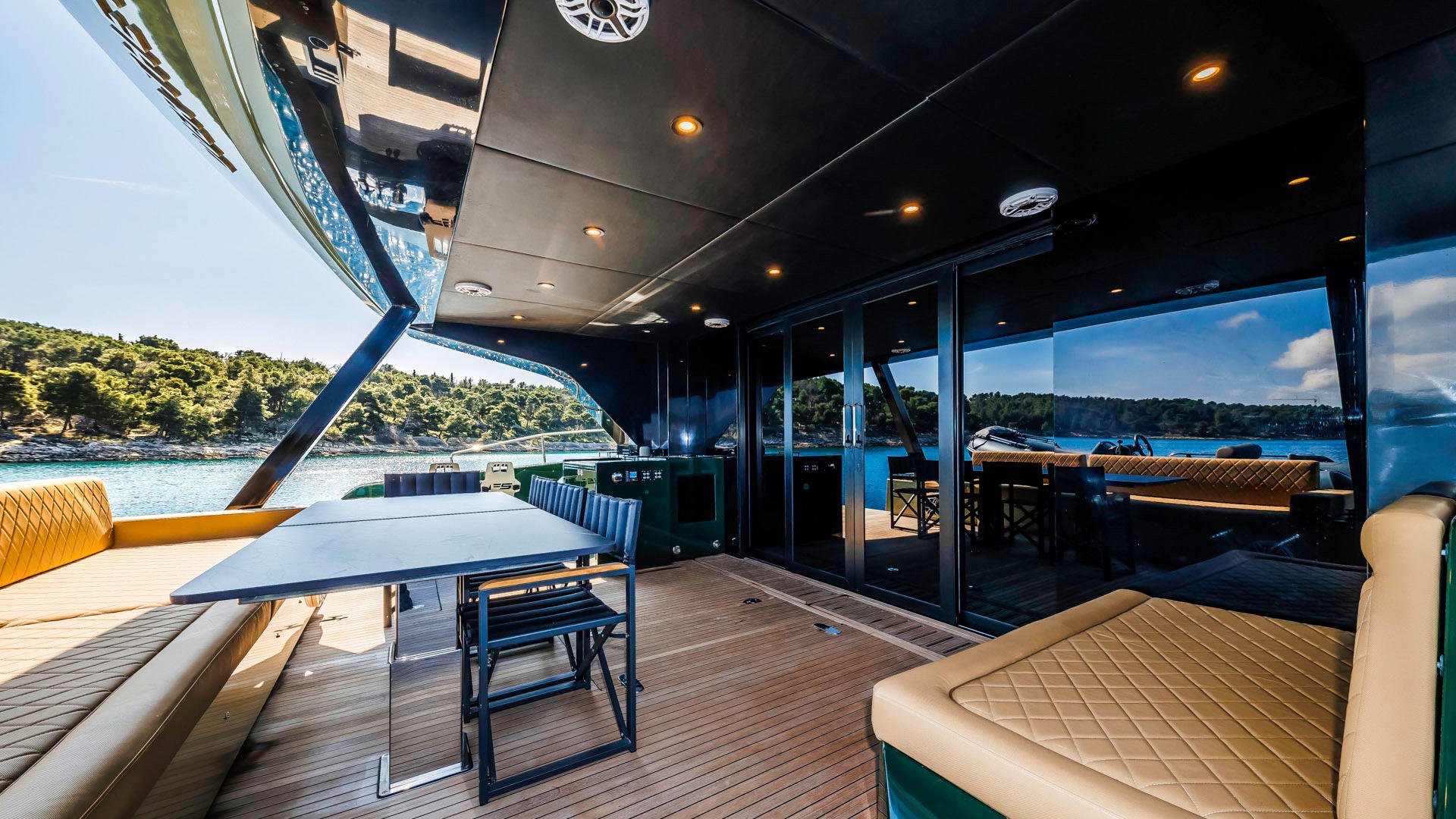 12-Over-the-Moon-aft-dining-area.JPG