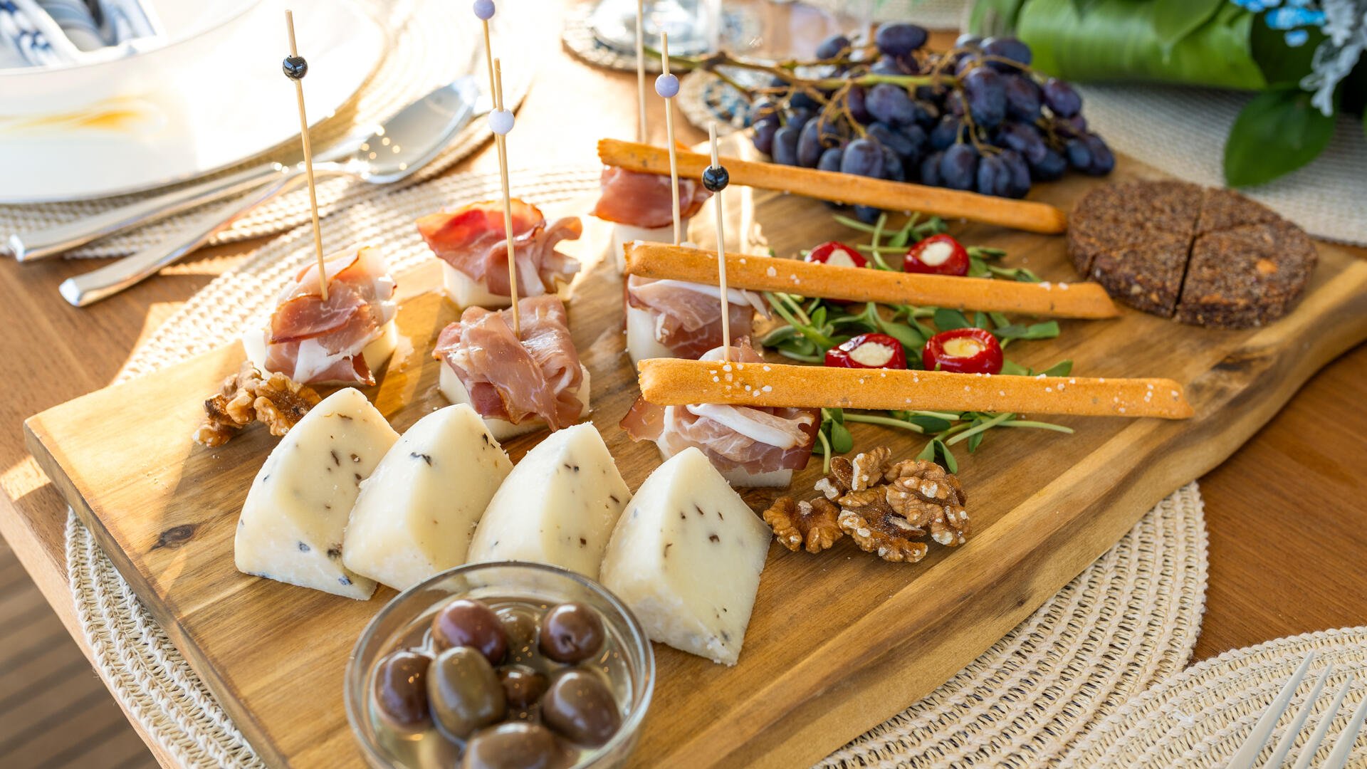 18-Morning-Star-dining_.jpg