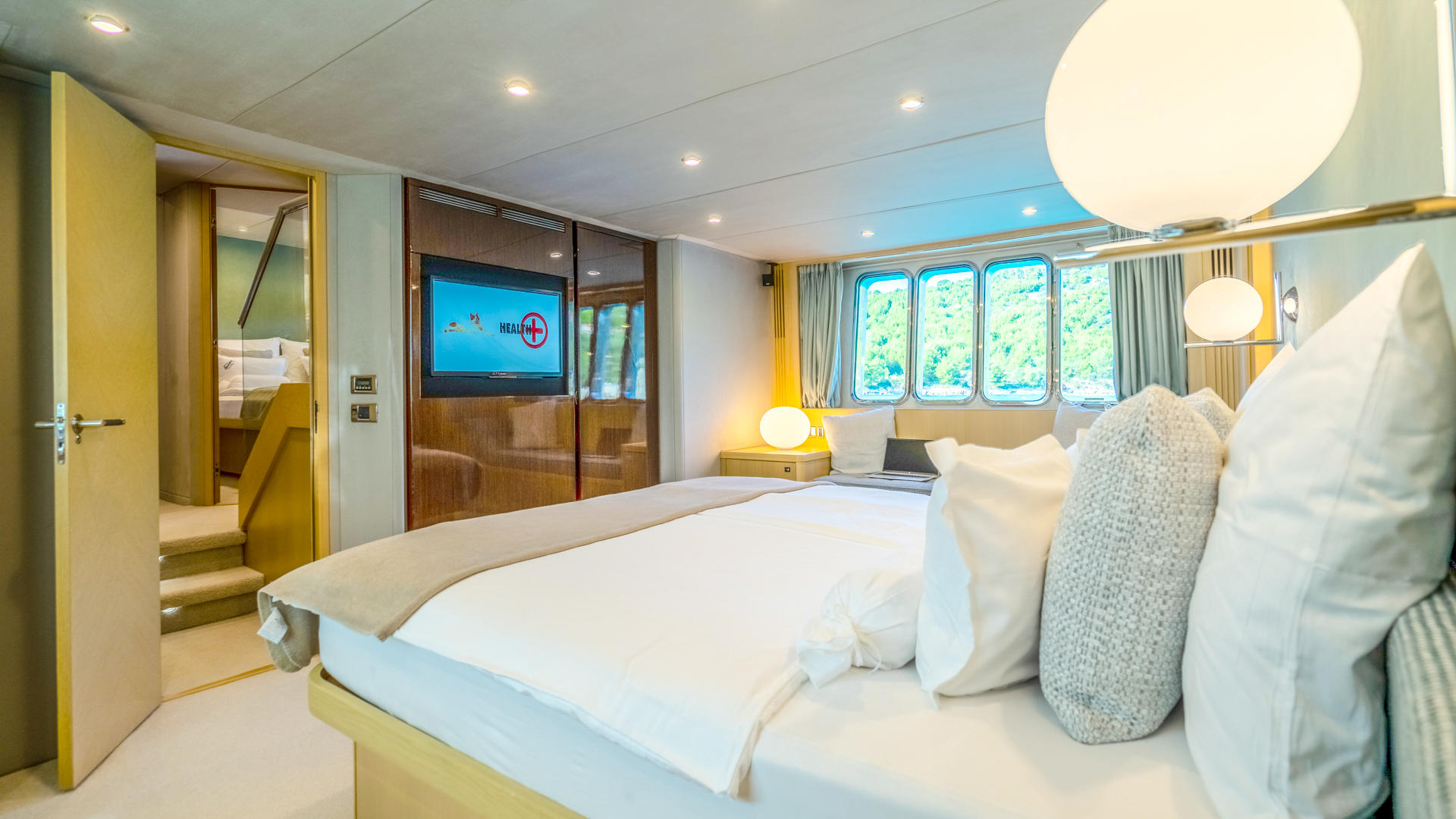 19-INSIEME-Master-cabin-view_.jpg