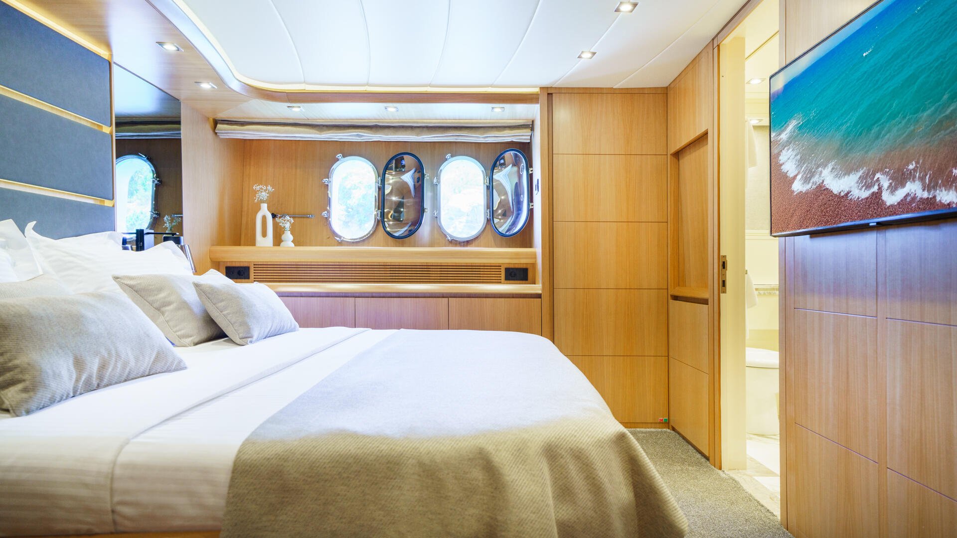 31-Cynthia-Double-cabin-side-view_.jpg