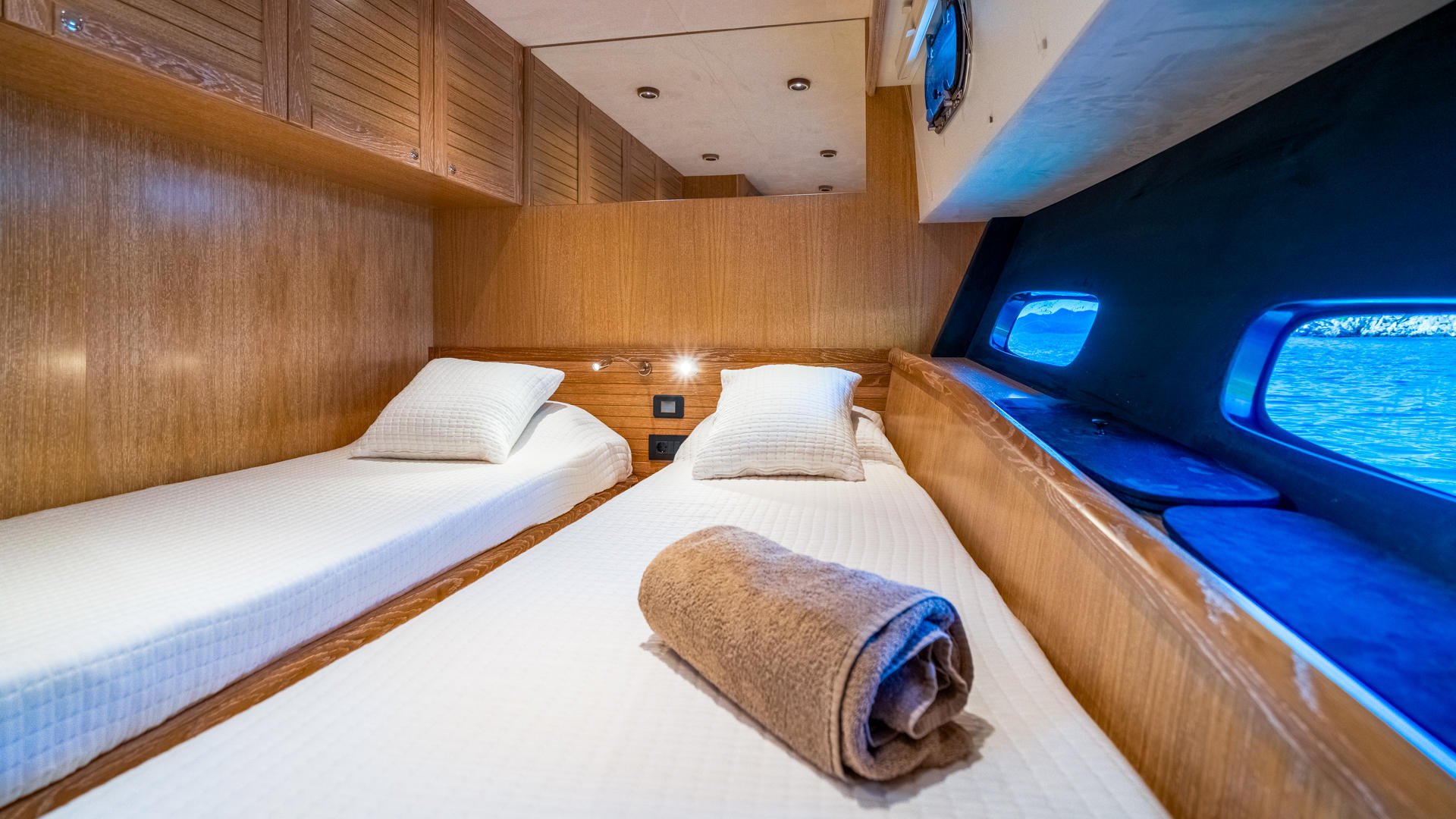 23-Cloud-9-Twin-cabin_.jpg