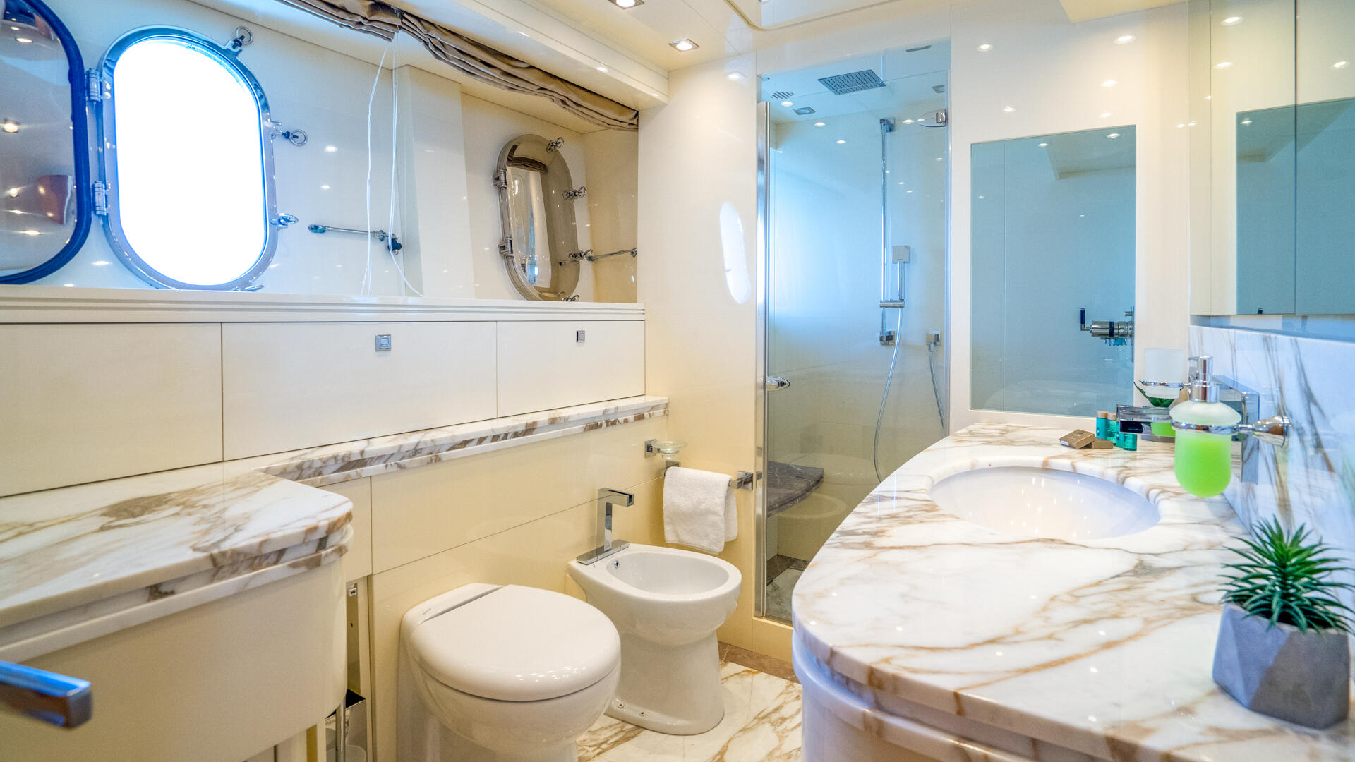 21-Cynthia-Double-cabin-bathroom_.jpg