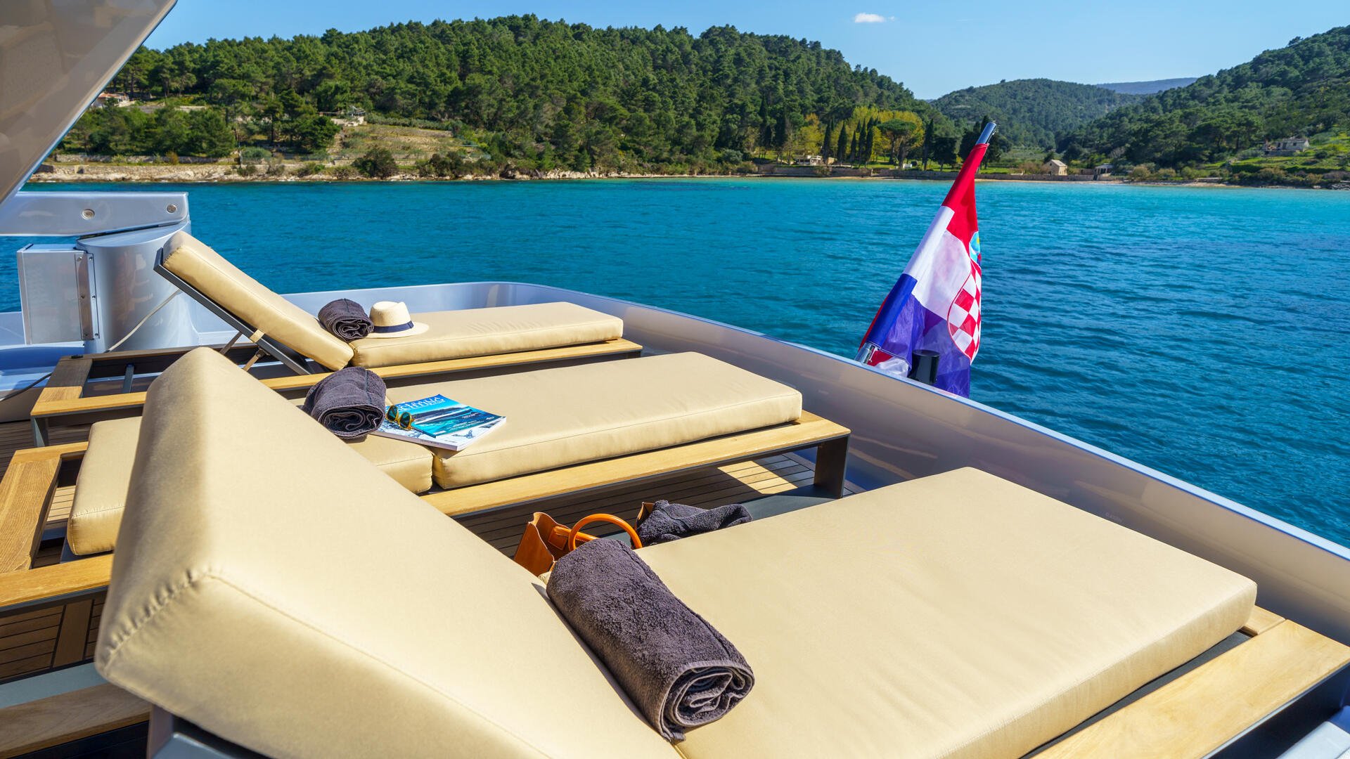 36-Phantom-sun-beds-sea-view_.jpg