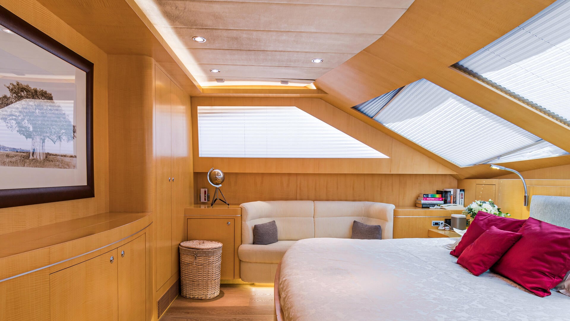 20-Conte-Alberti-Master-cabin_.jpg