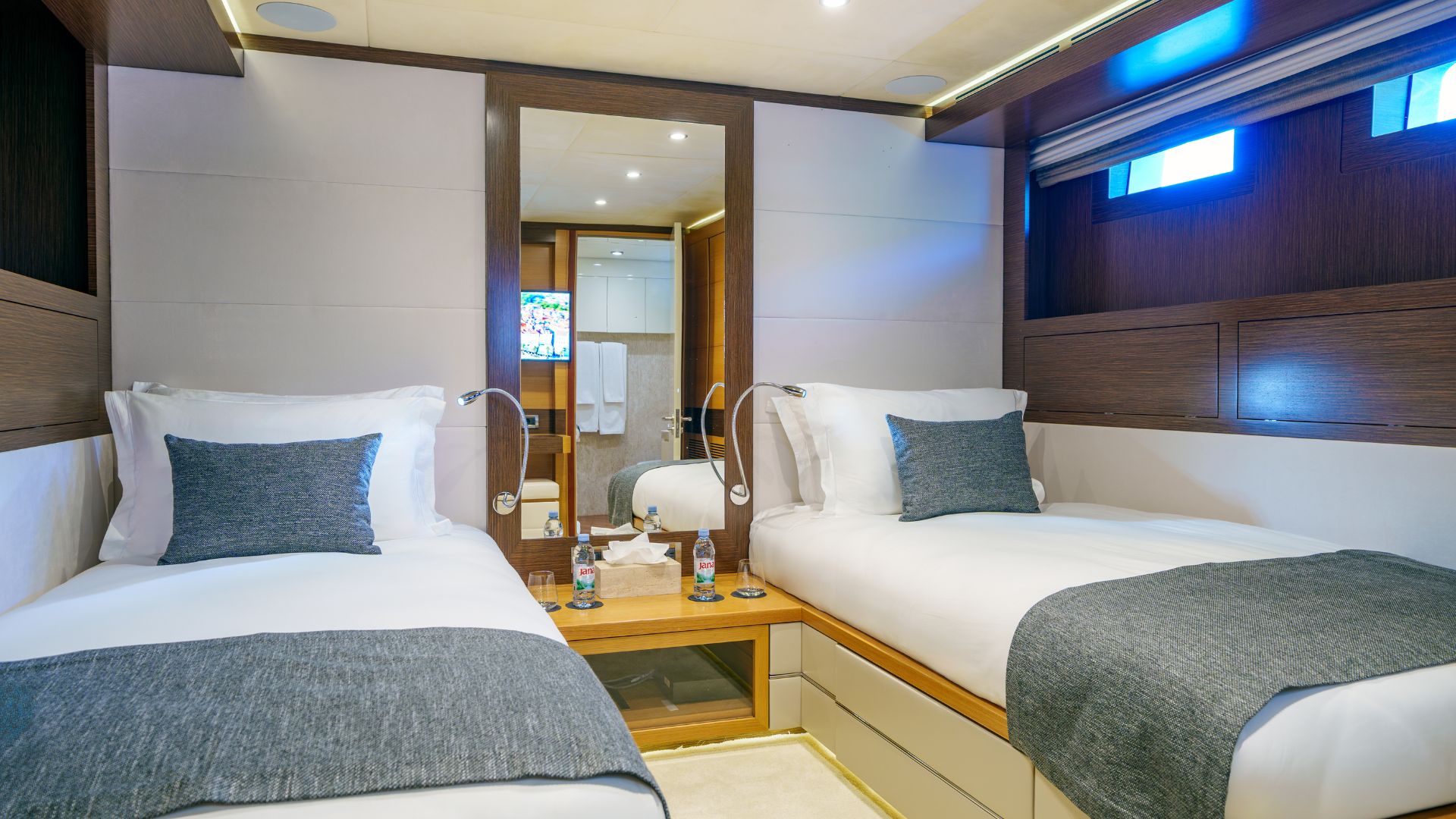 39-Silent-World-Twin-cabin-portside_.png