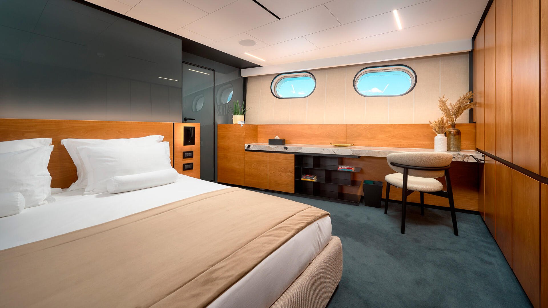 35-Master-cabin-side-view_.jpg