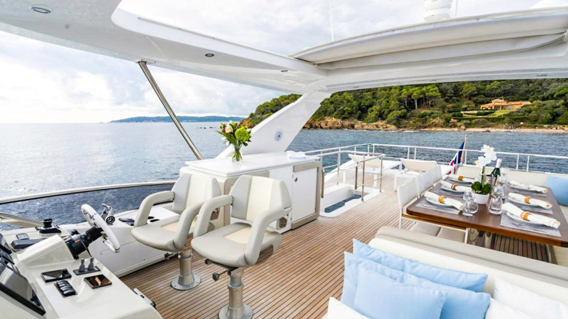 10-Azimut-72-Fly-Mineira-Flybridge-2 _ _.JPG