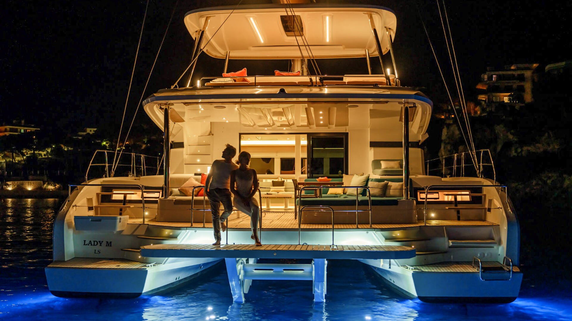 06-Artisan-stern-by-night-catalogue-photo_.jpg
