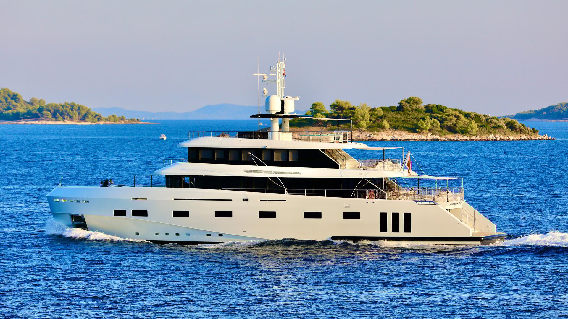08-RENATA-cruising_.jpg