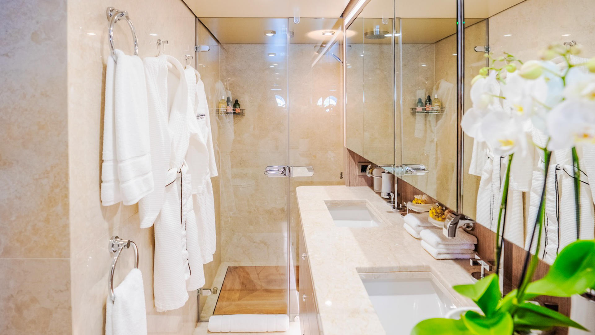 24-Dream-Double-cabin-bathroom_.jpg