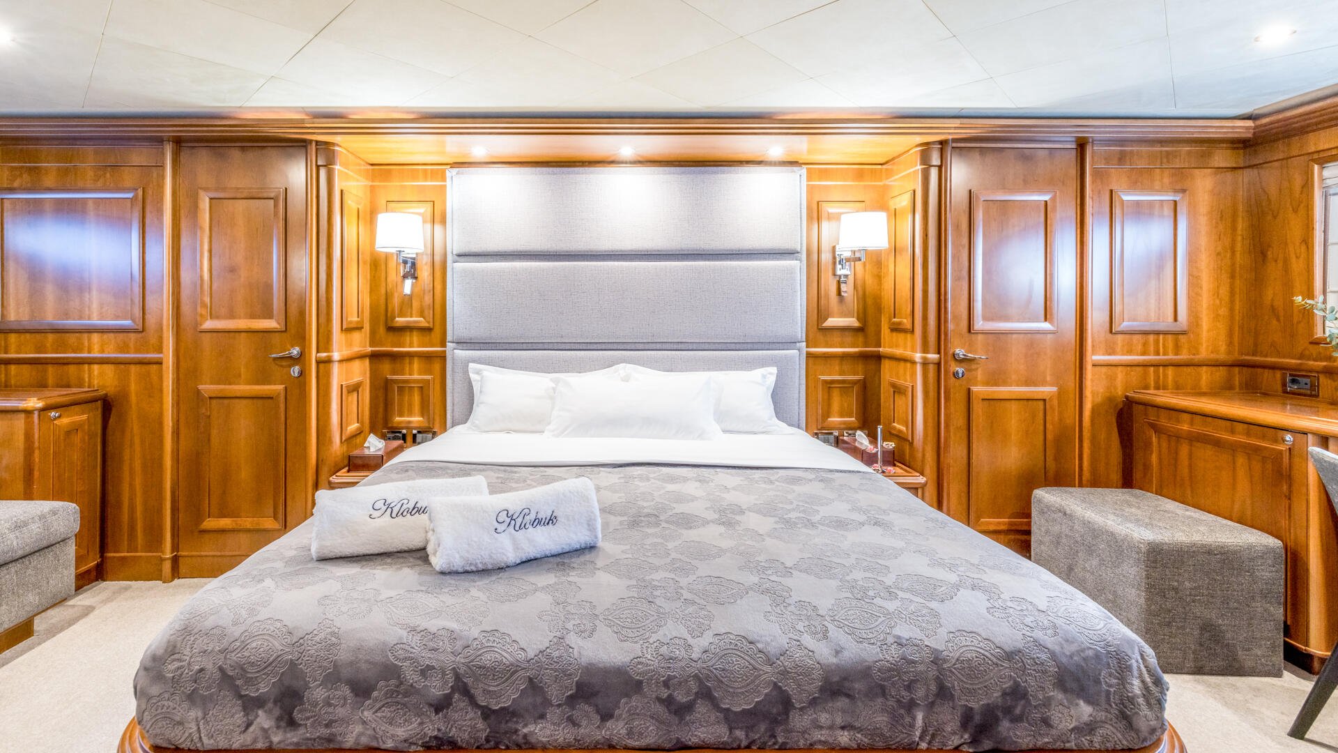 24-Klobuk-VIP-cabin_.jpg