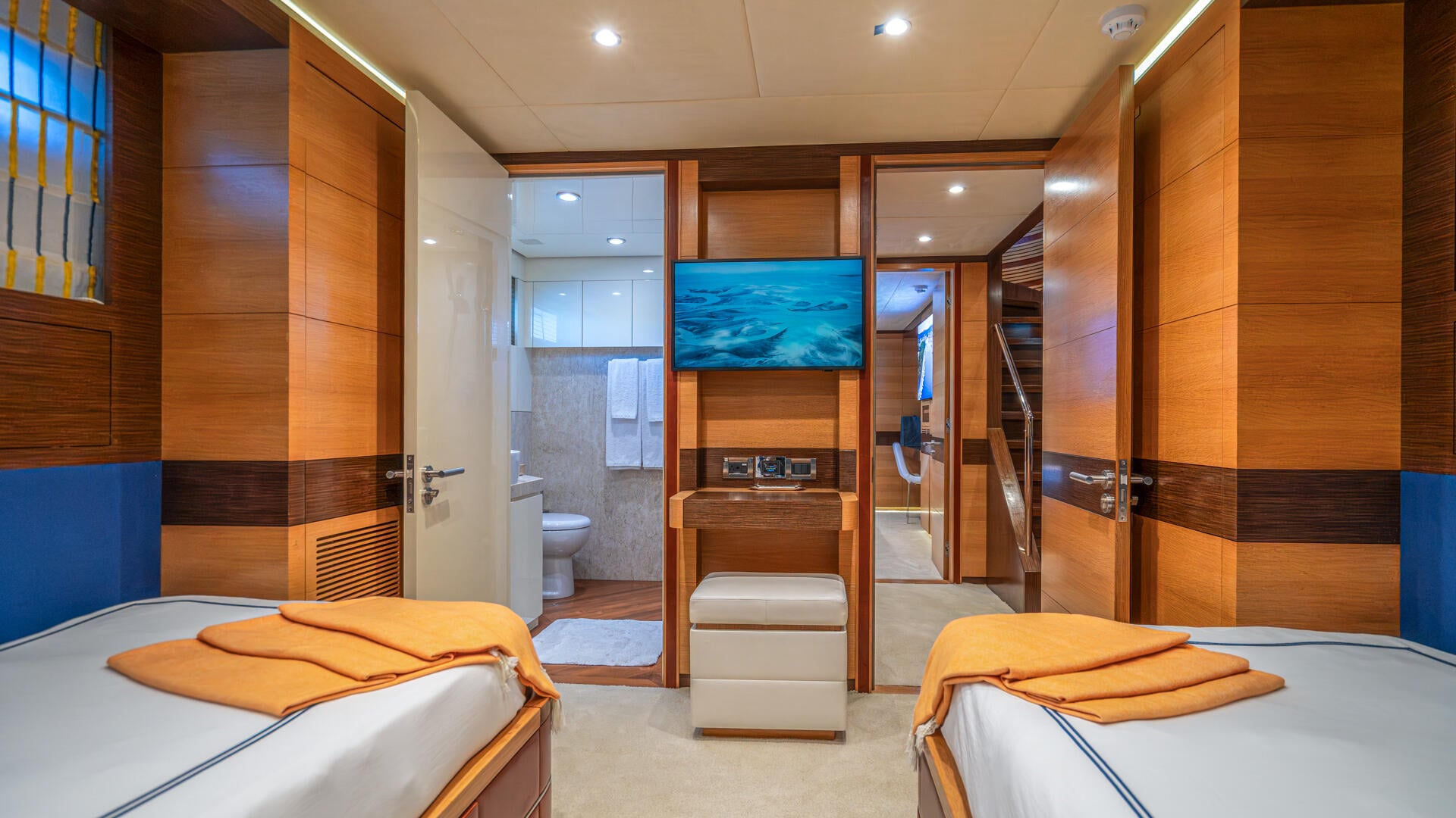 36-Silent-World-Twin-cabin_.jpg