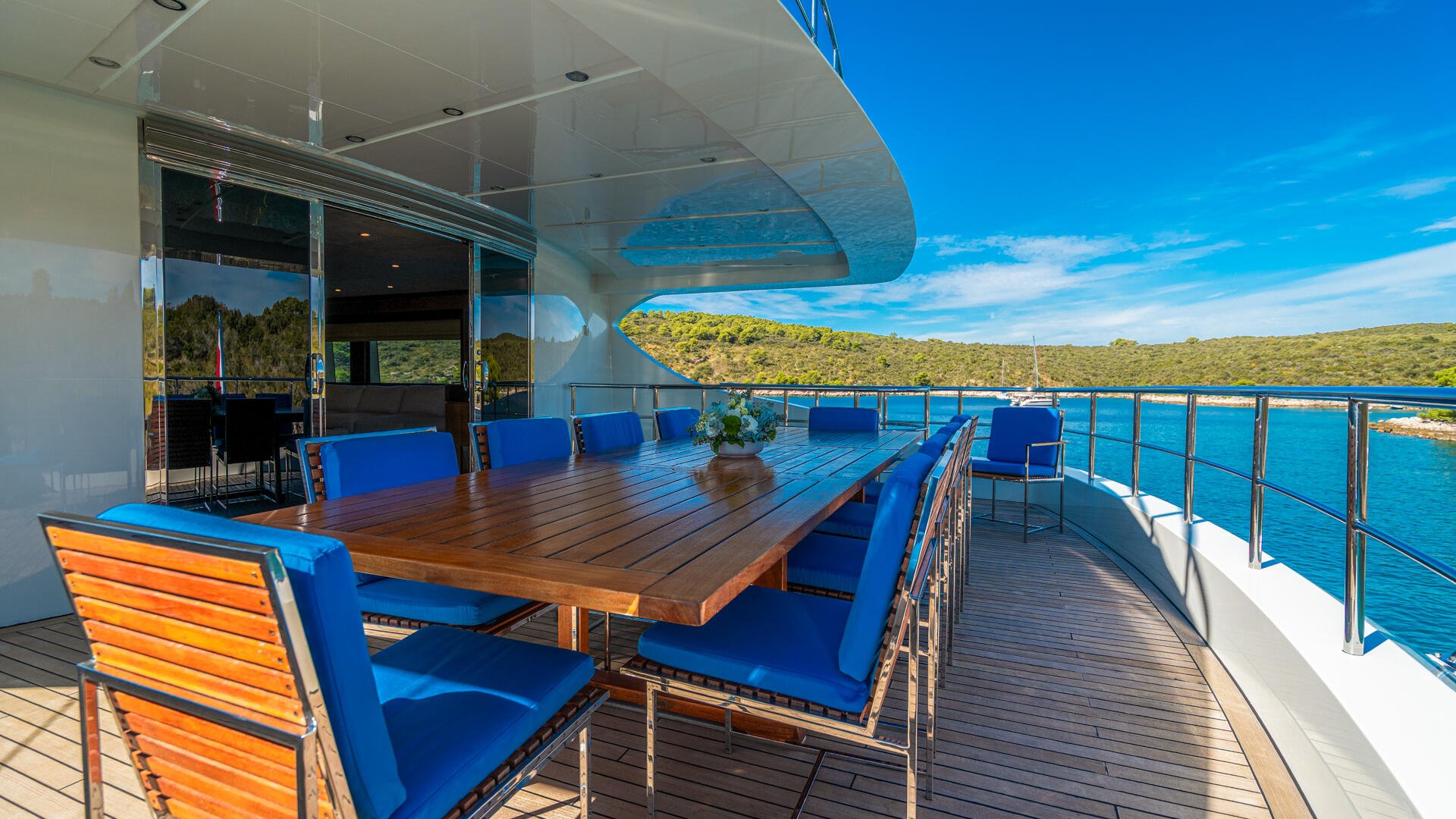 10-Silent-World-upper-deck-aft_.jpg