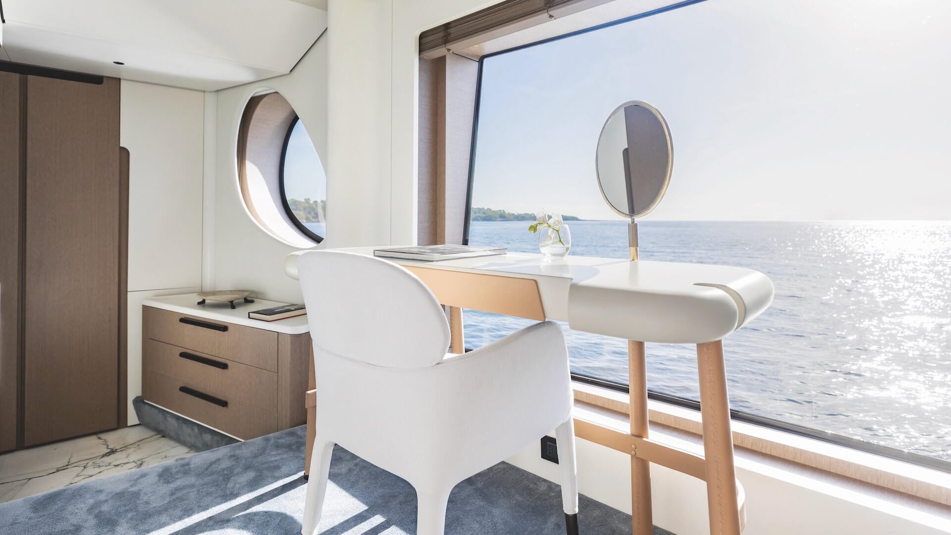 20-First-Horizon-Master-cabin_.jpg