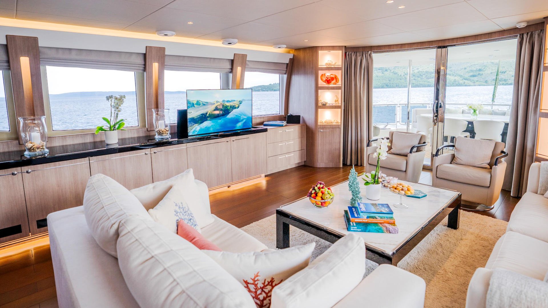 17-Dream-salon-facing-aft_.jpg