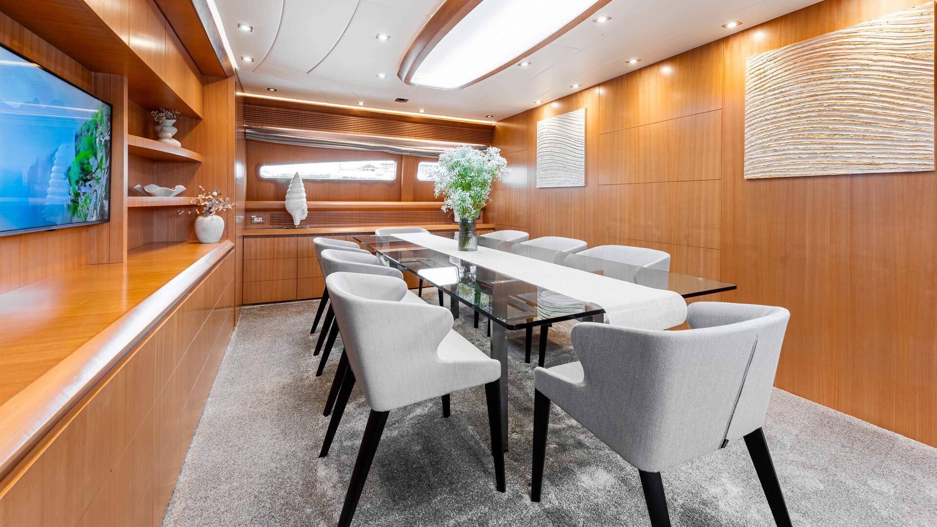 16-Cynthia-dining-table_.jpg