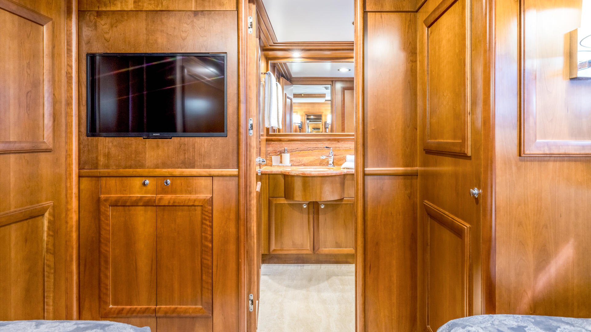 31-Klobuk-Twin-cabin-view_.jpg