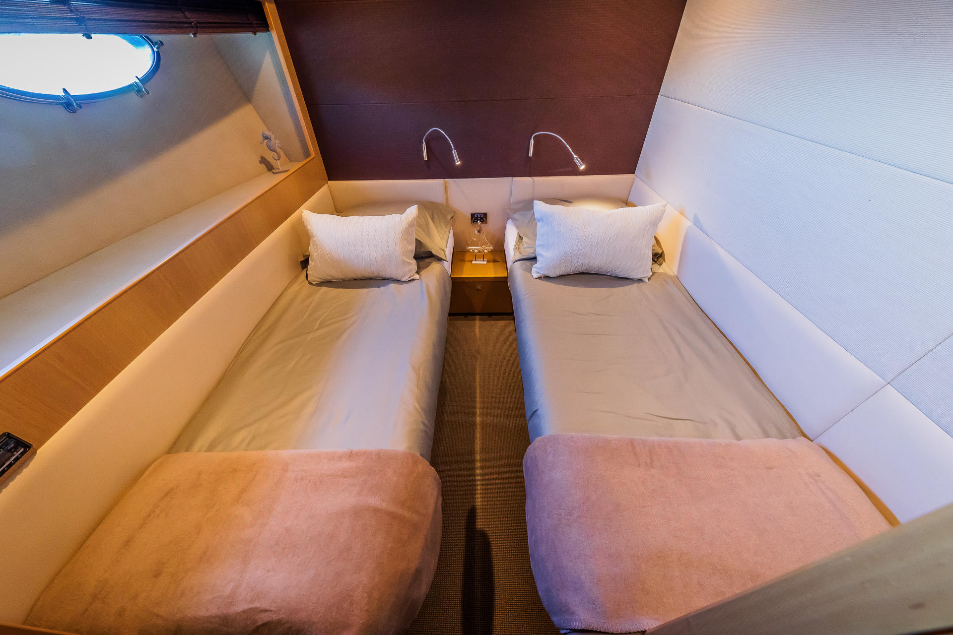 31-Gitana-II-twin-cabin_.jpg