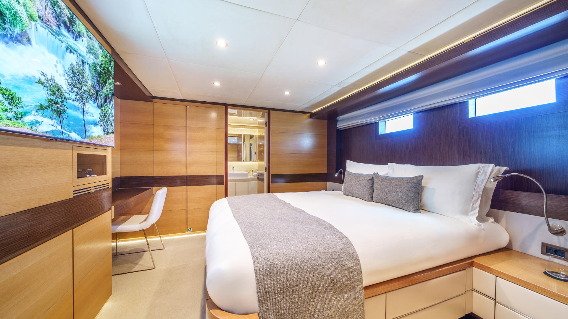 36-Silent-World-Double-cabin_.jpg