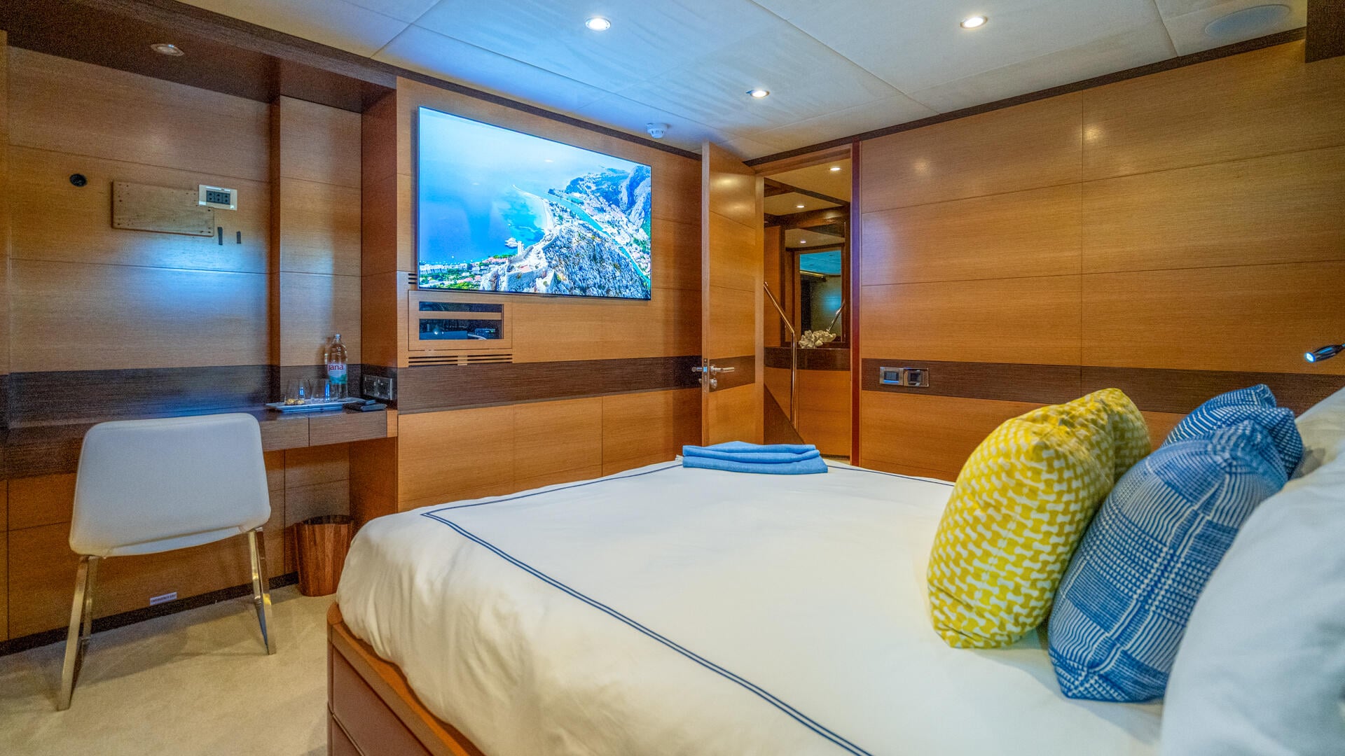 40-Silent-World-starboard-double-cabin_.jpg