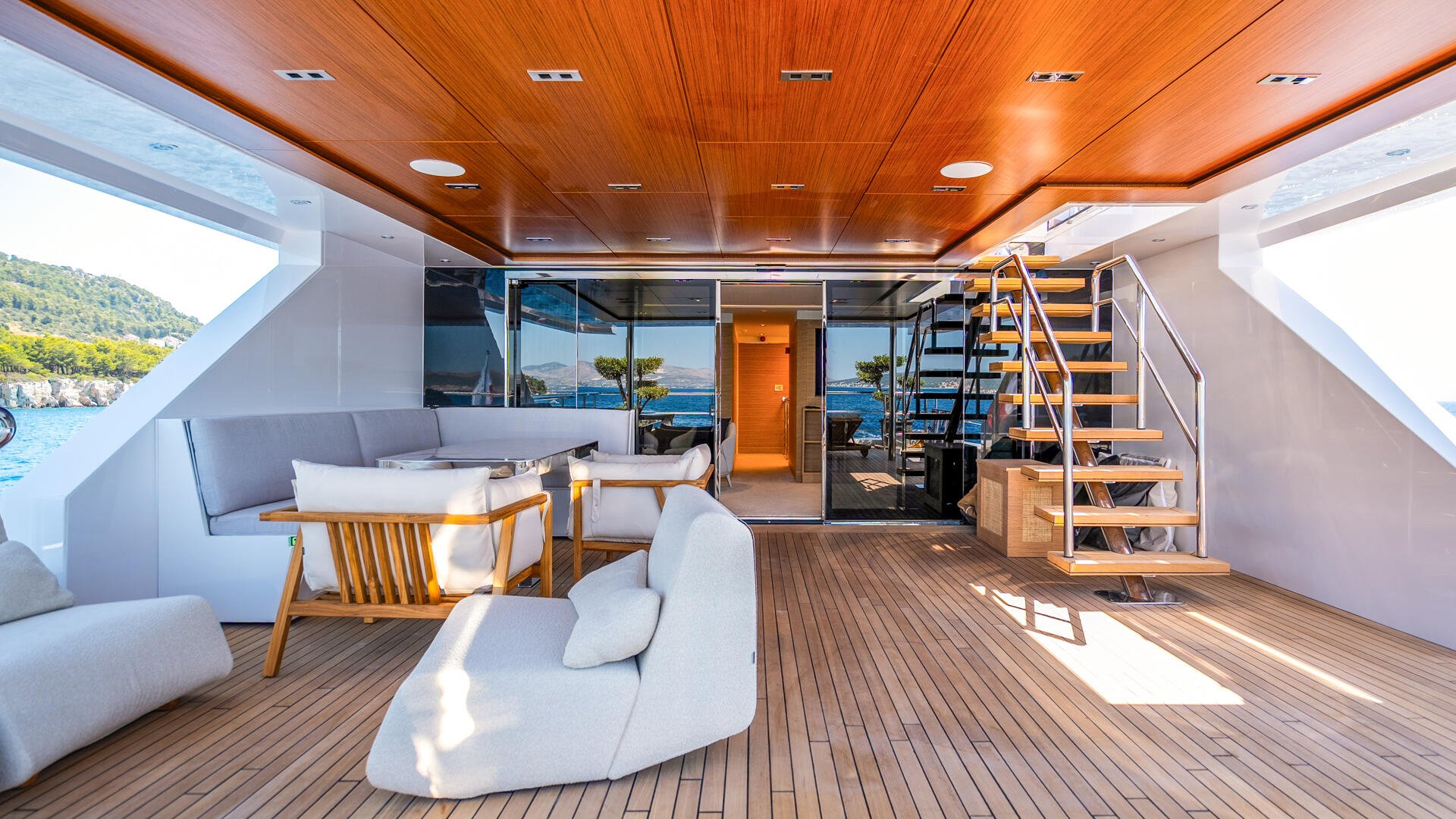10-Renata-Master-deck-aft_.jpg