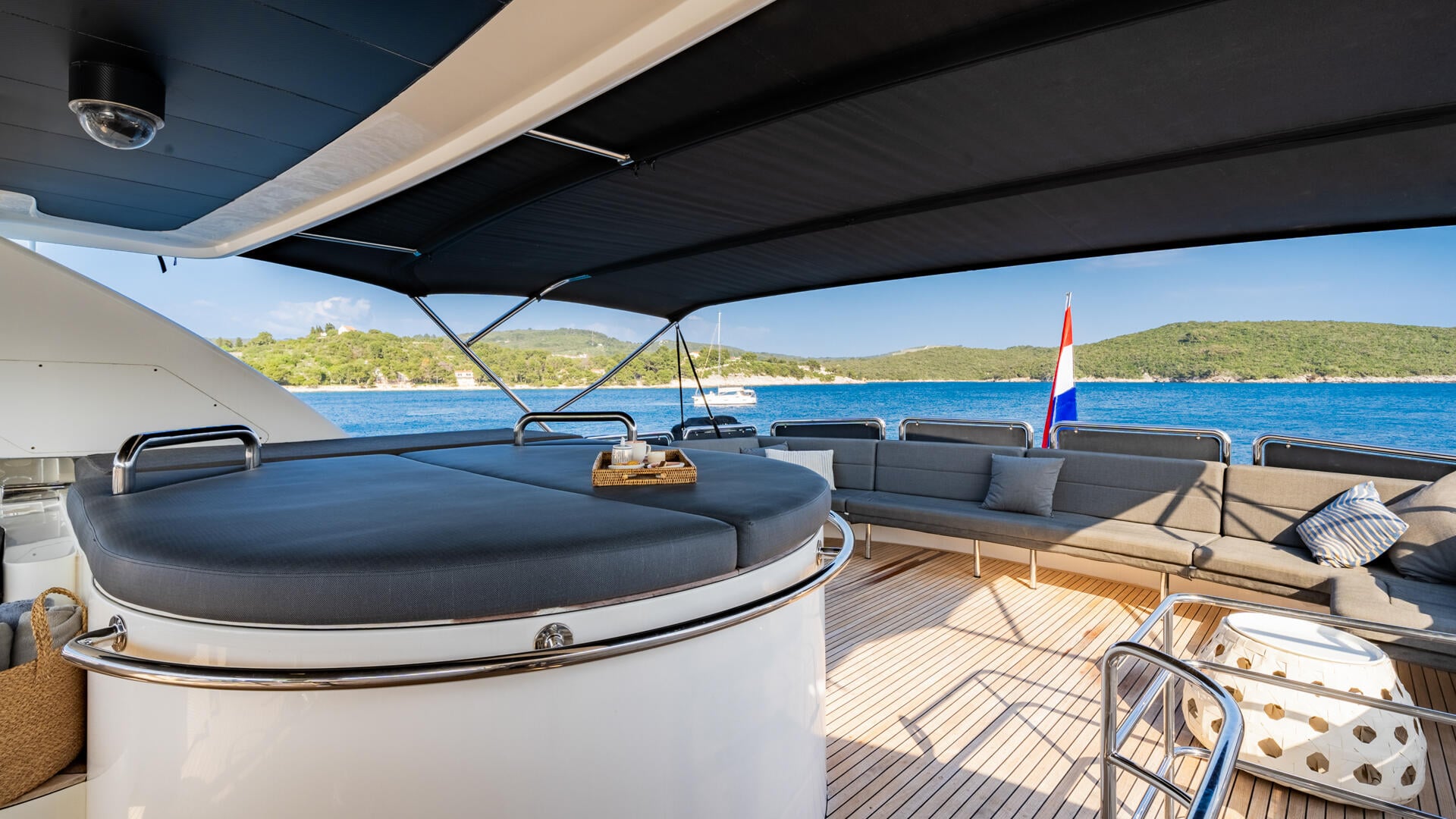 10-Conte-Alberti-flybridge_.jpg