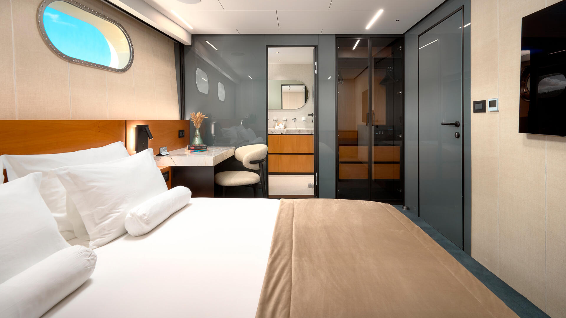 41-Marallure-Double-cabin-side-view_.jpg
