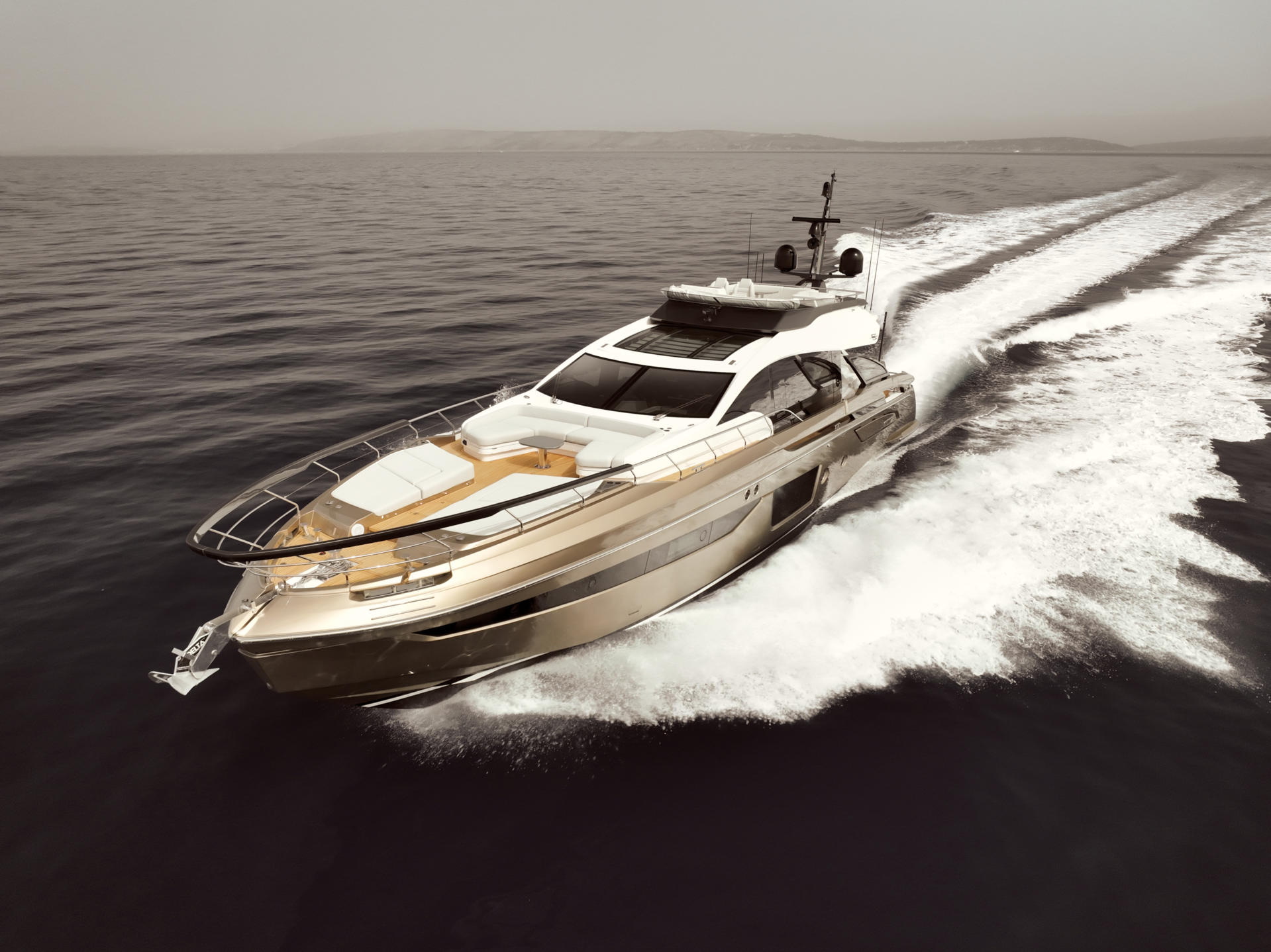 00-Myne-port-side-cruising_.jpg