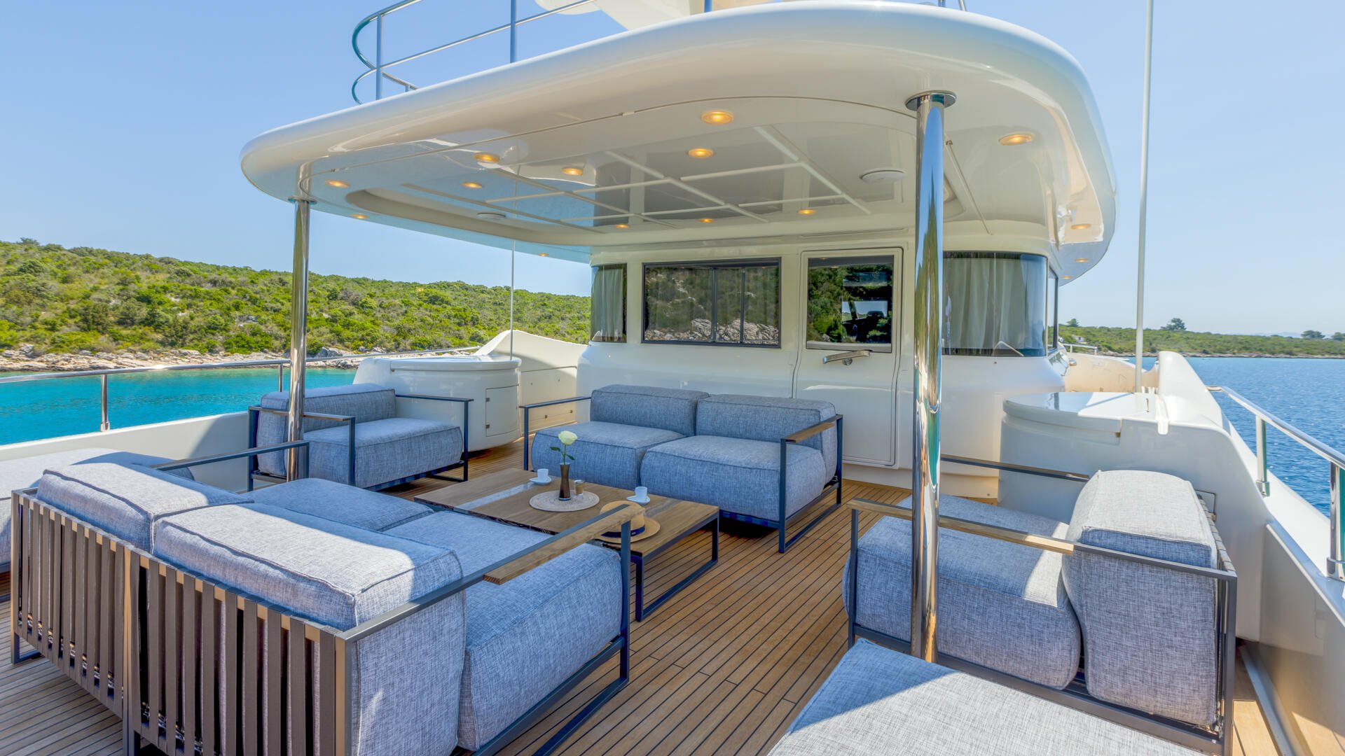 11-Klobuk-sundeck-lounge-area_.jpg