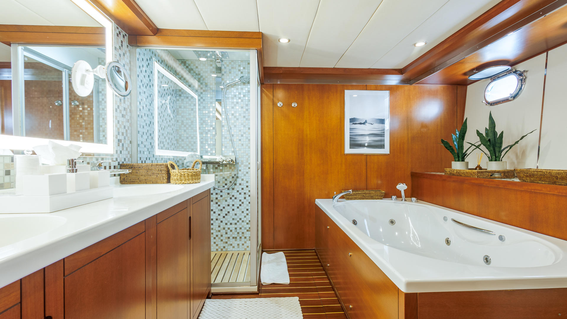 21-SAN-LIMI-Master-cabin-bathroom_.jpg
