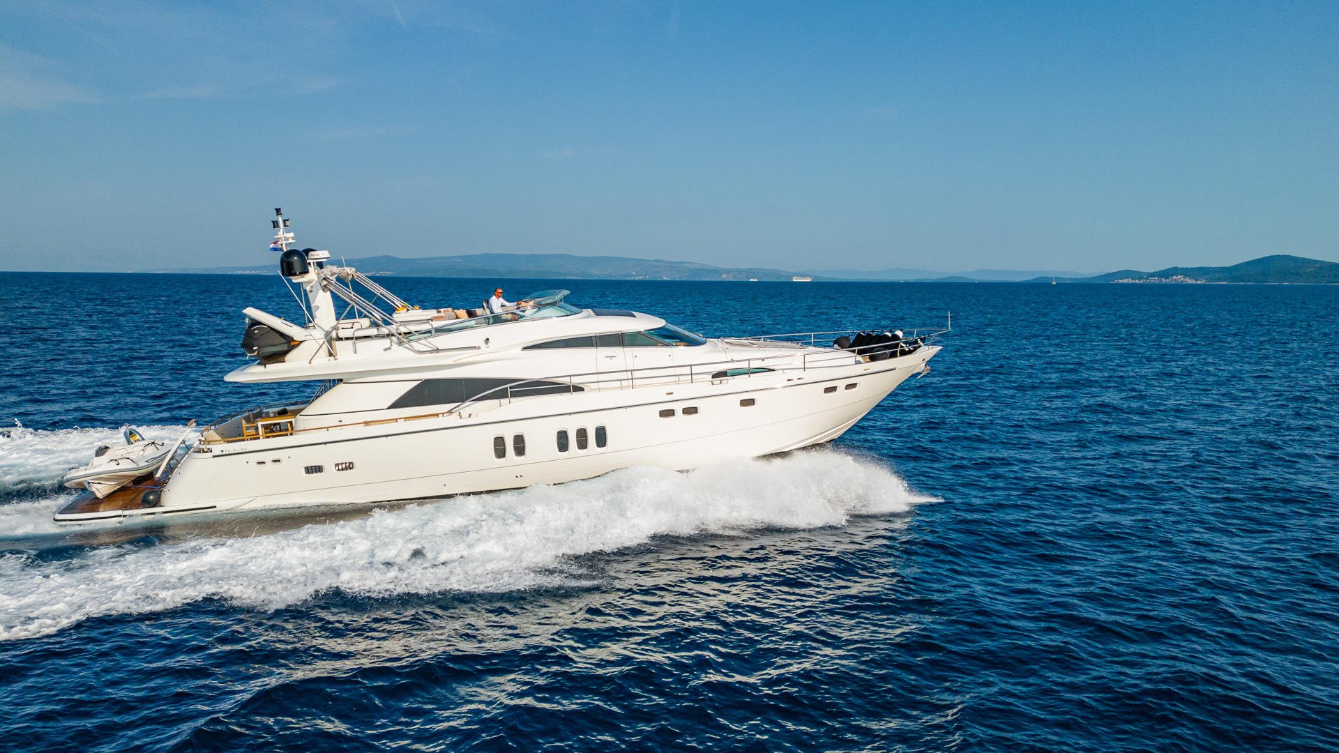 07-JoliDor-starboard-cruising_.jpg