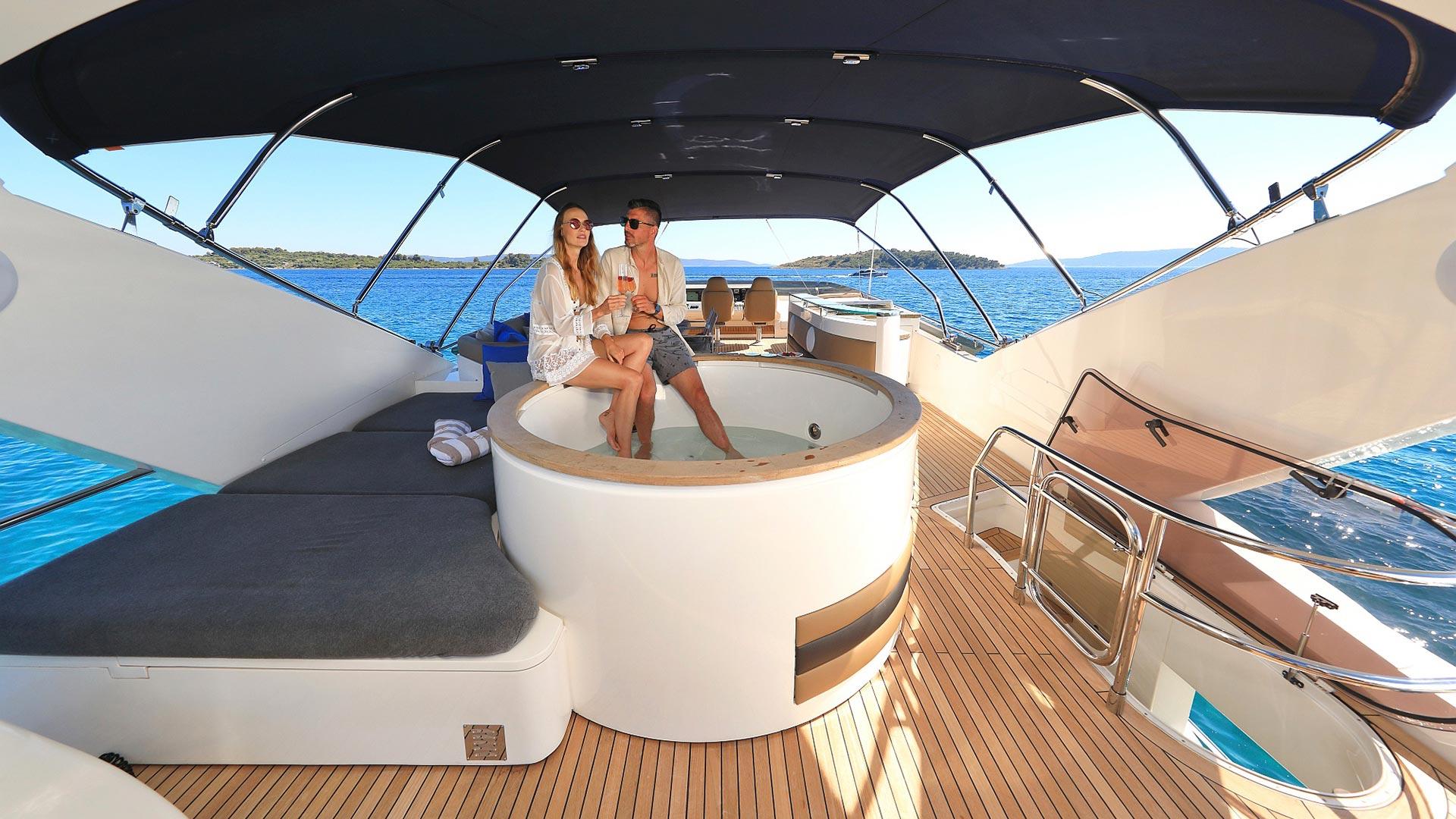 10-INSIEME-Jacuzzi_.jpg