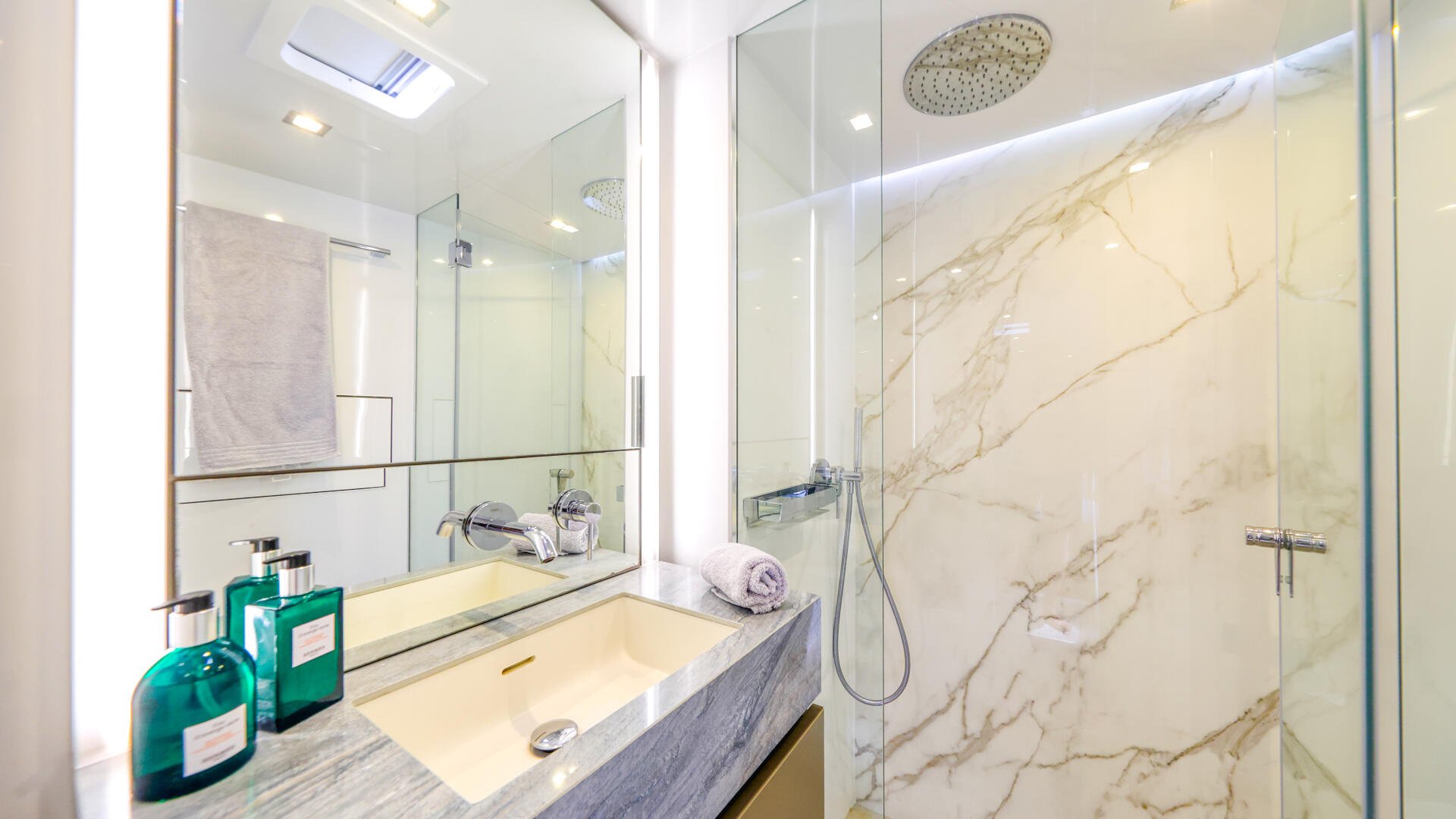 25-Honeybird-VIP-en-suite_.jpg