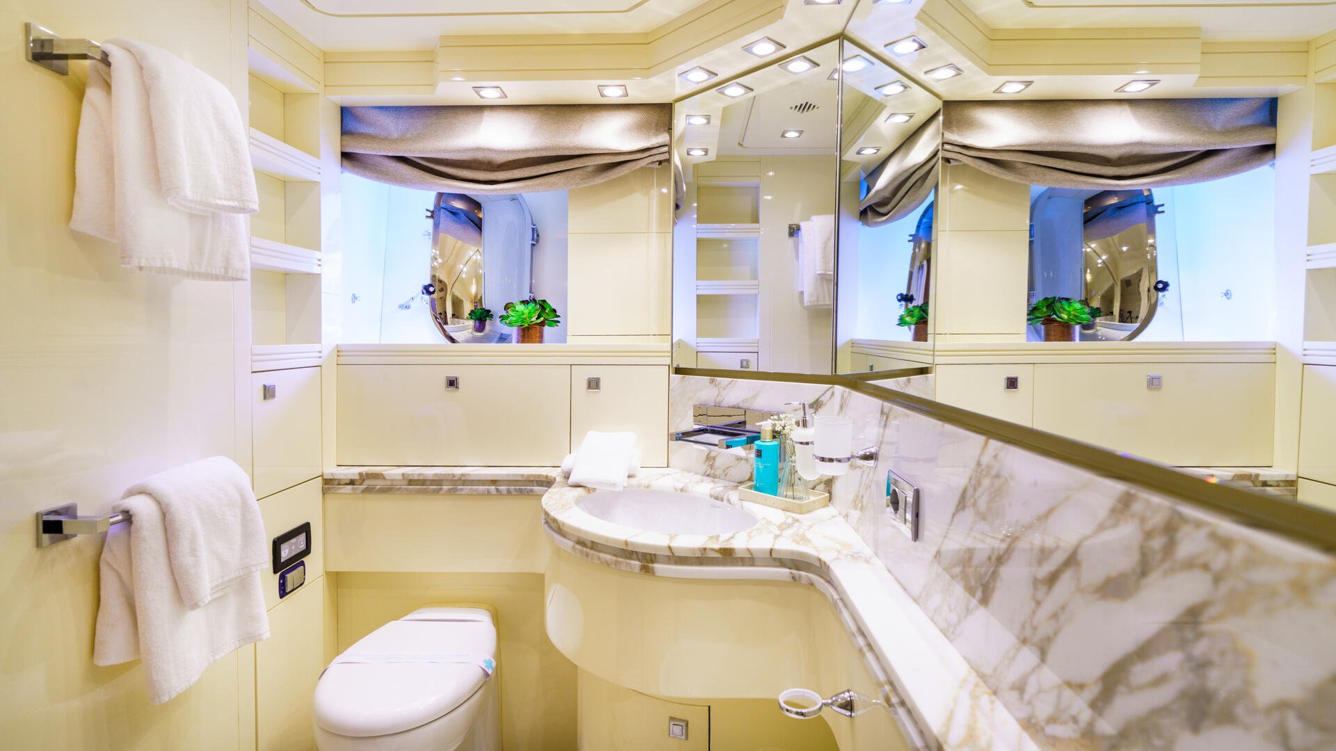 34-Cynthia-shared-bathroom_.jpg