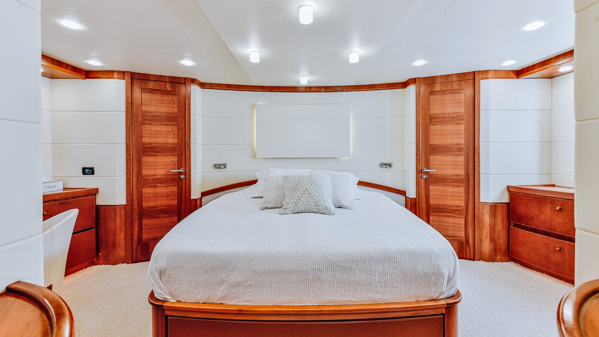 13-SEA-LADY-Double-cabin-full-view.jpg