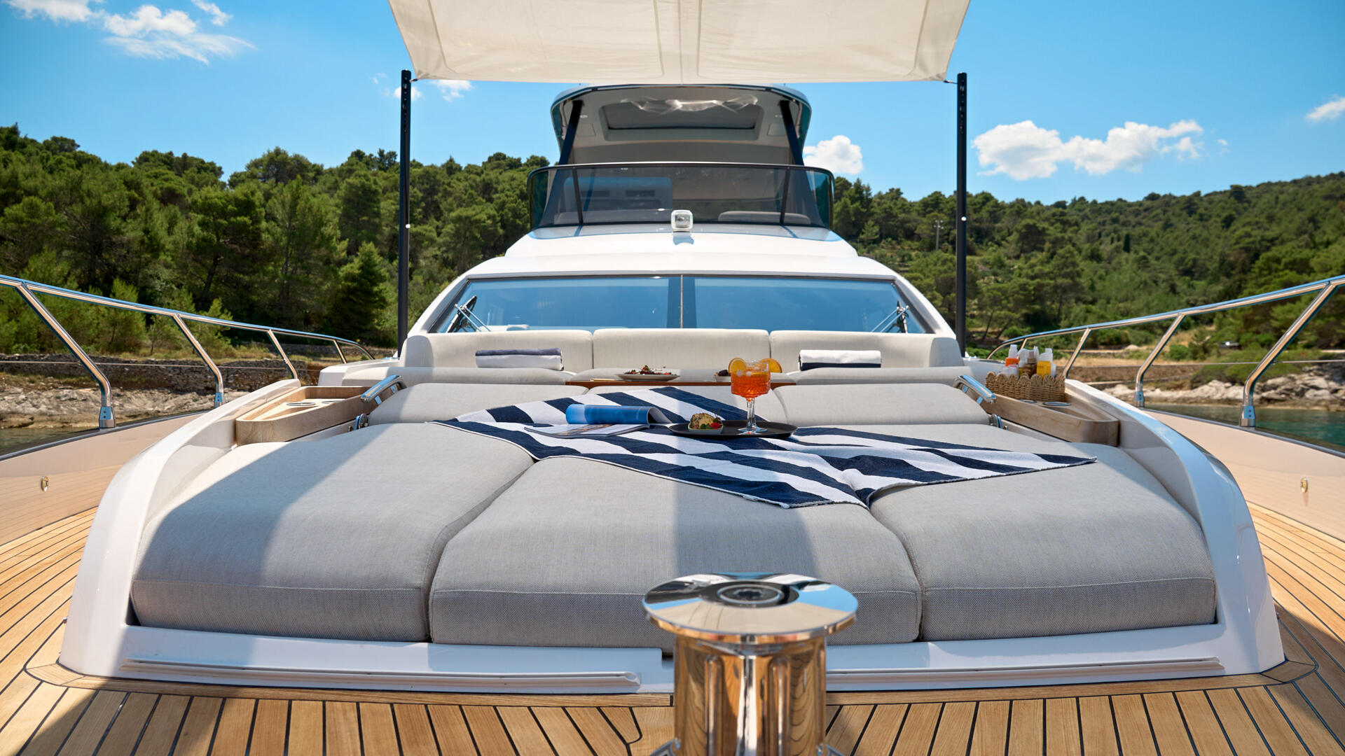19-Aglaya-Bow-Sunbeds_.jpg