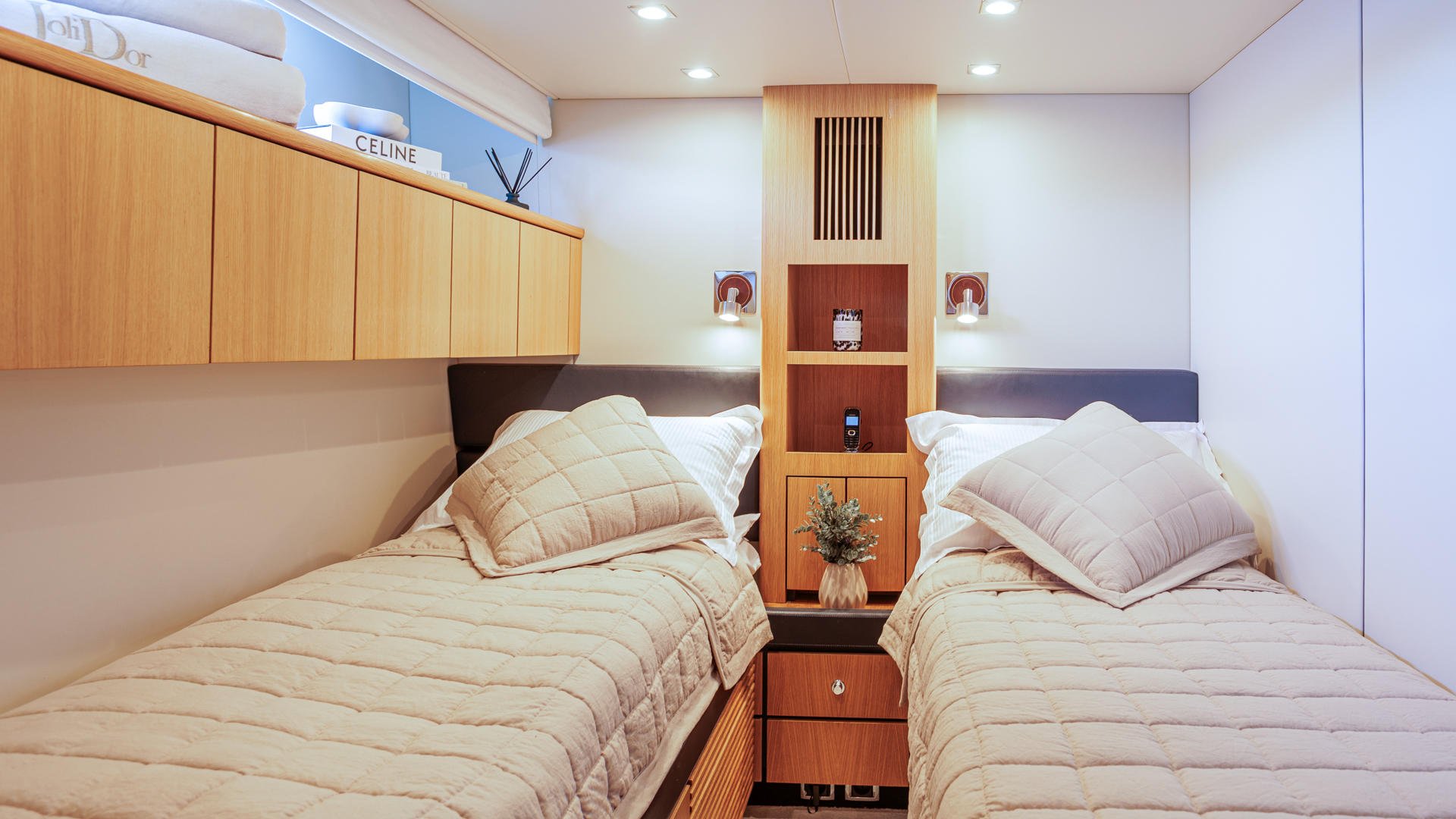 25-JoliDor-Twin-cabin-portside_.jpg