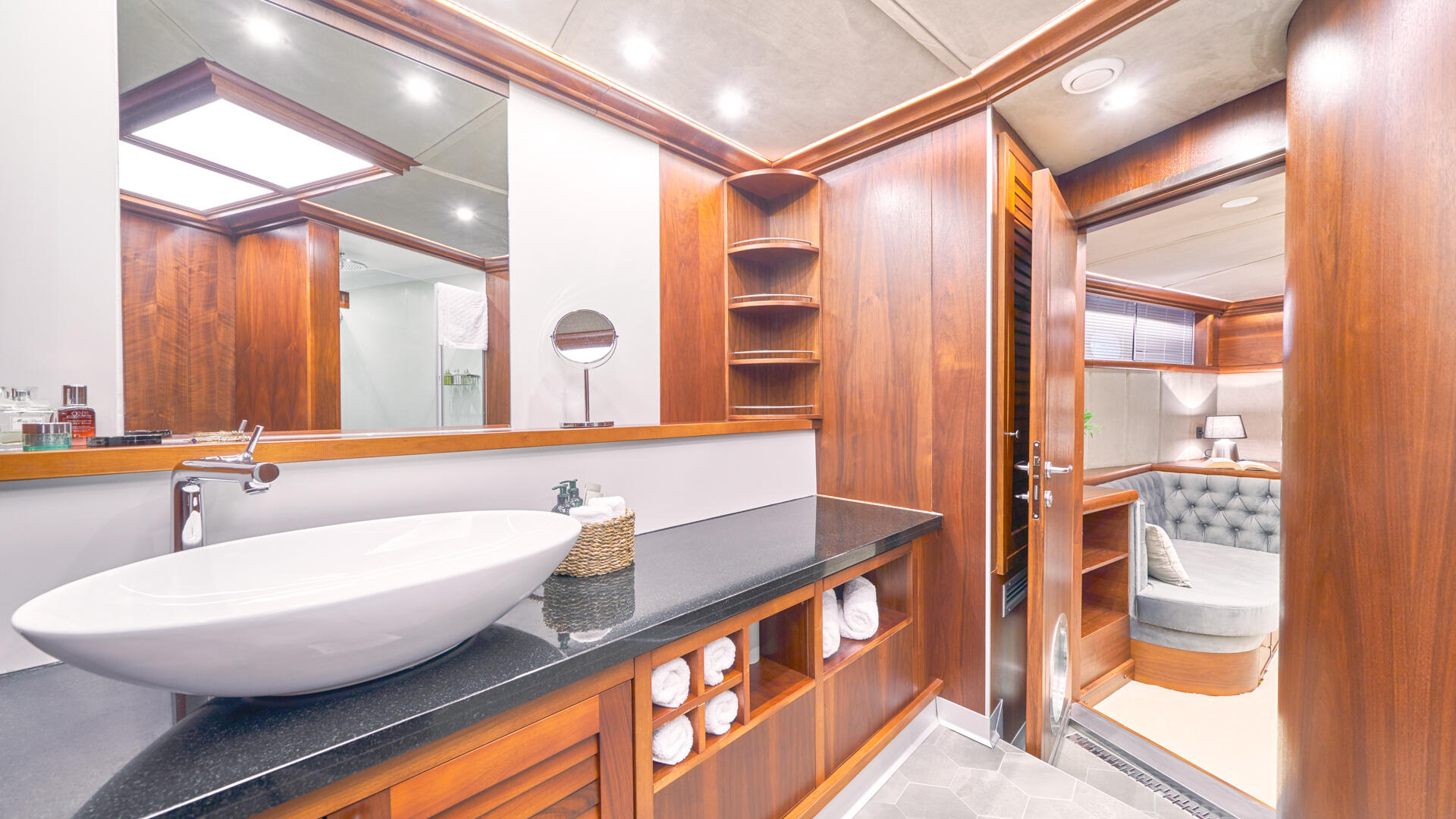 33-Lady-Gita-bow-Master-cabin-bathroom_.jpg