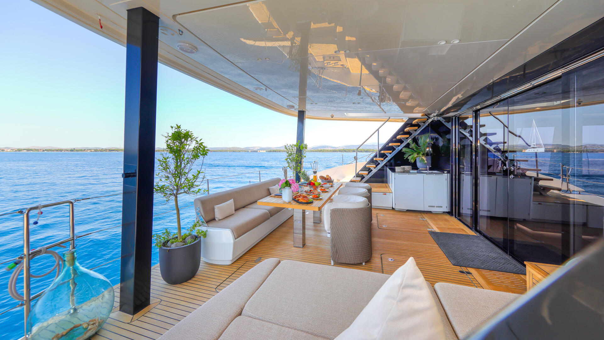 08-Honeybird-aft_.jpg