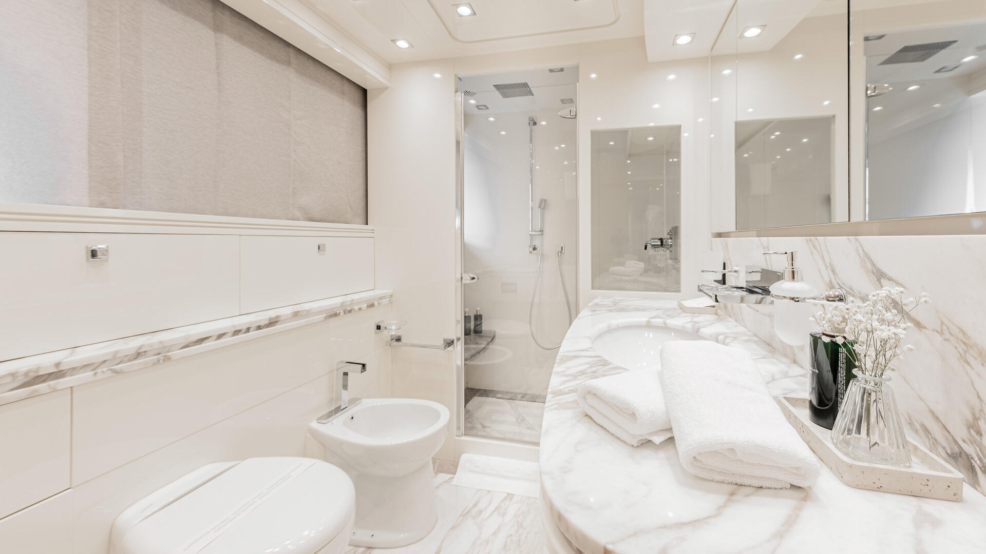 21-Cynthia-Master-cabin-bathroom_.jpg