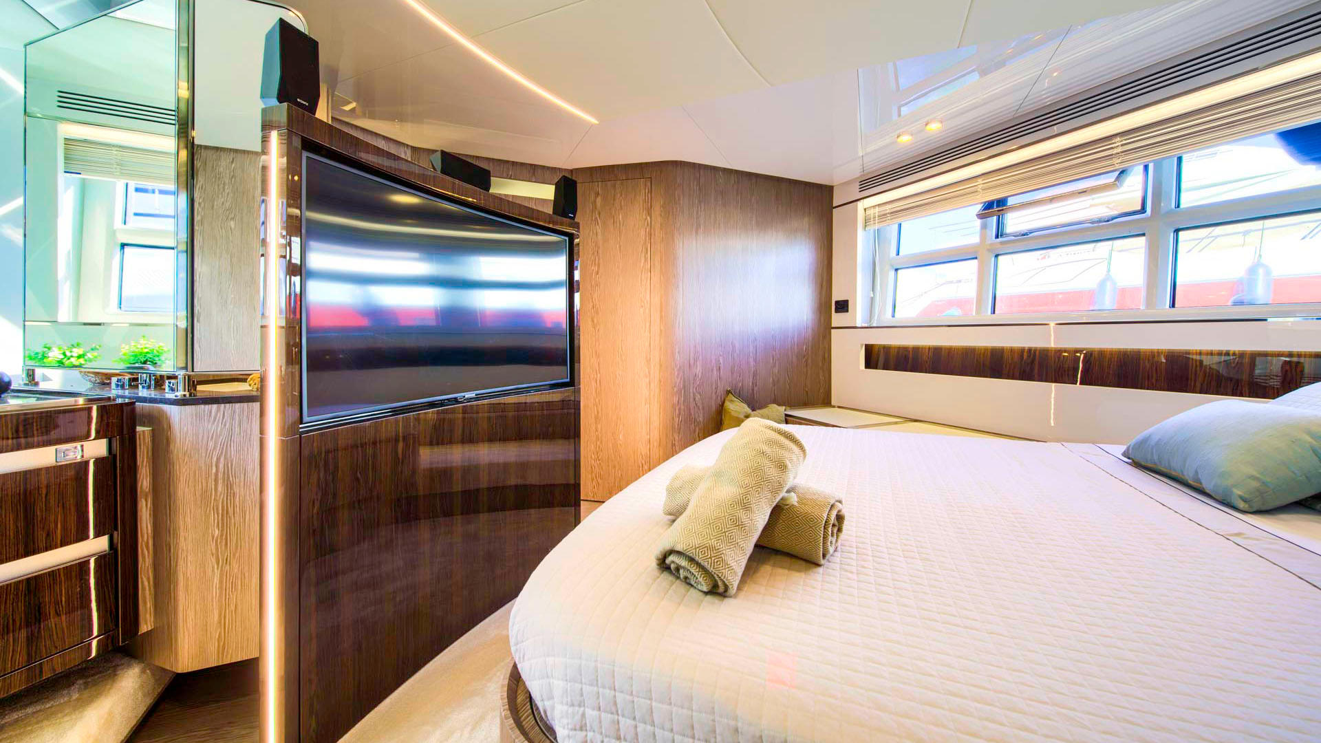 23-Azimut-S7-Master-cabin-other-view _.JPG