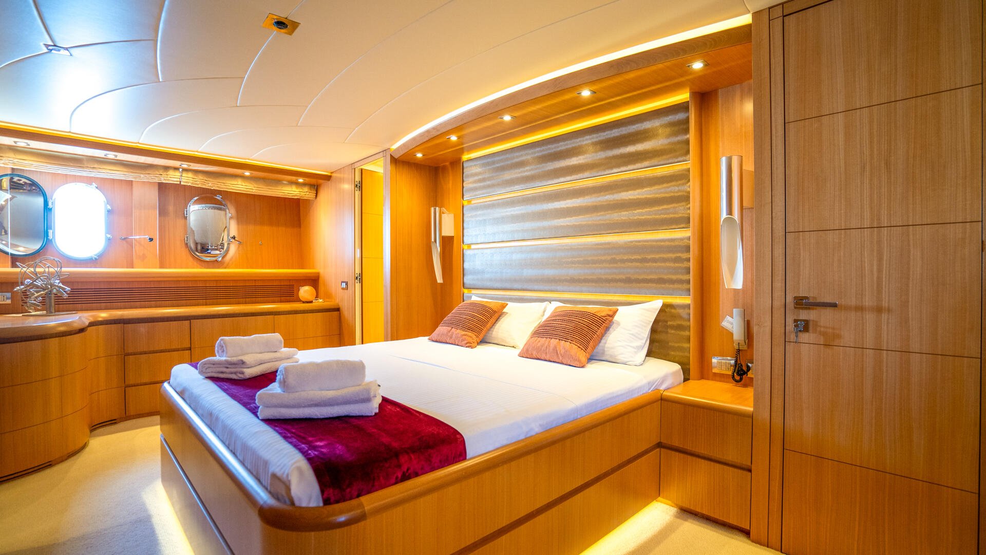 18-Cynthia-VIP-cabin_.jpg
