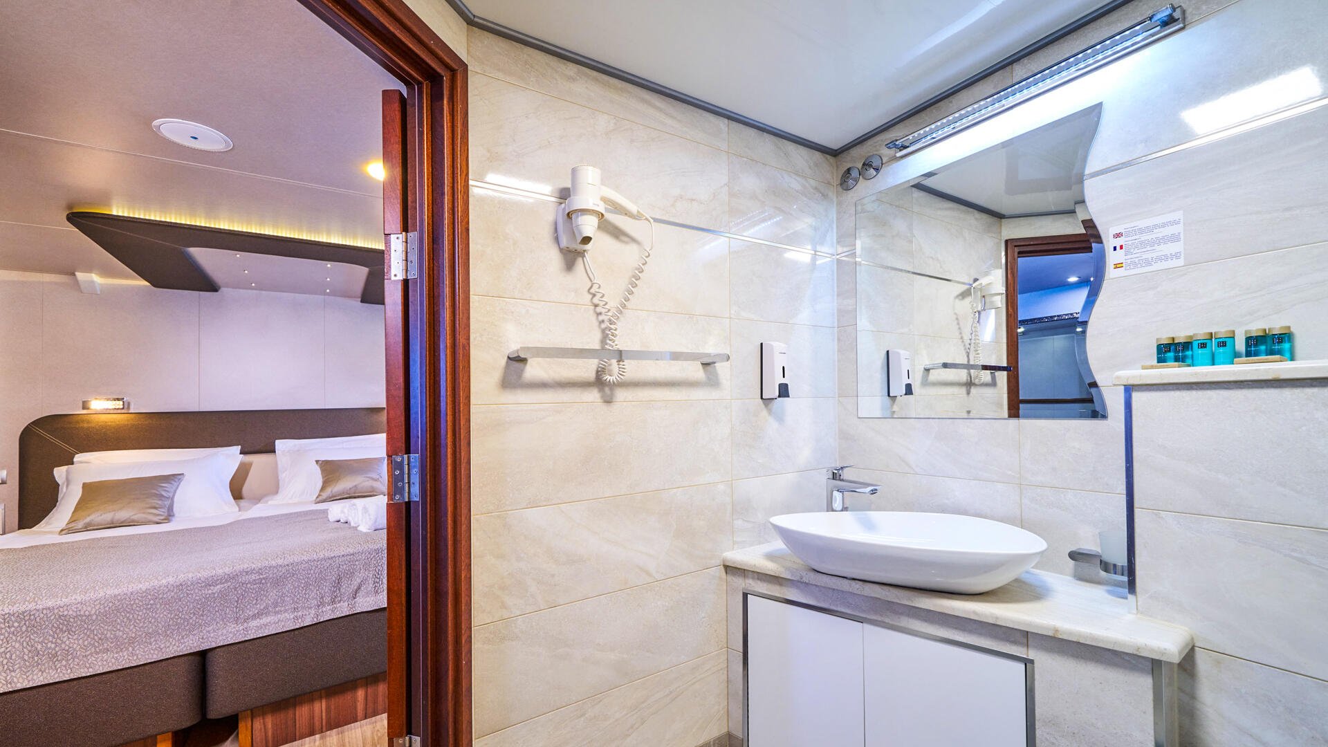 16-Casablanca-bathroom-view_.jpg