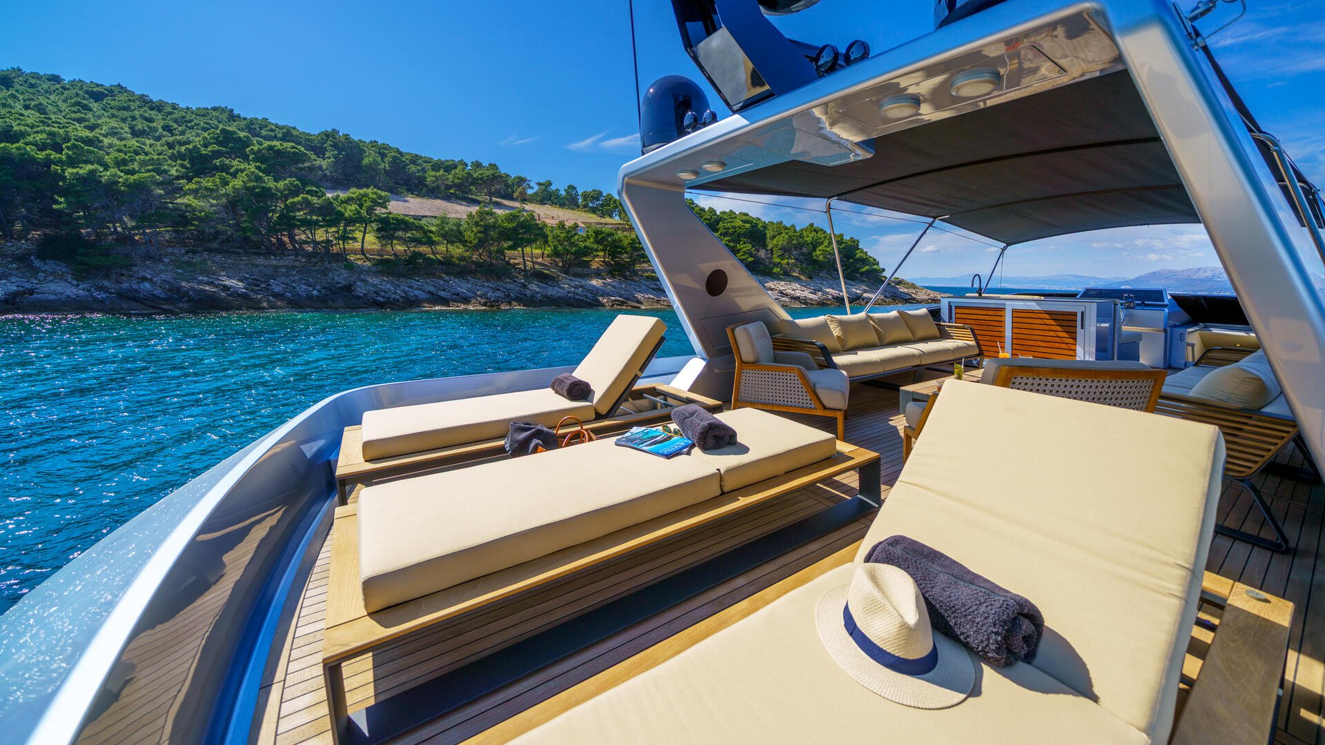 35-Phantom-15-sun-beds_.jpg