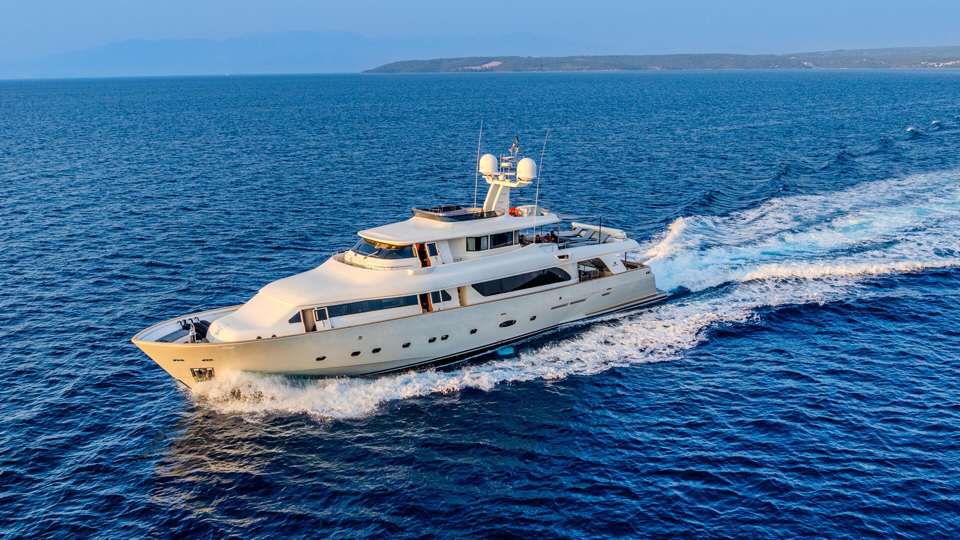 01-Klobuk-portside-in-motion_.jpg