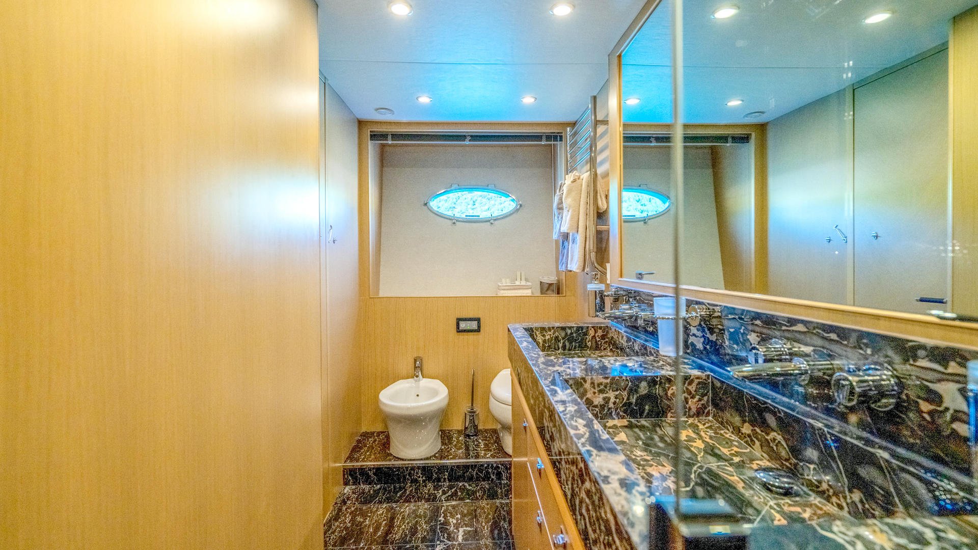 25-INSIEME-Bathroom_.jpg