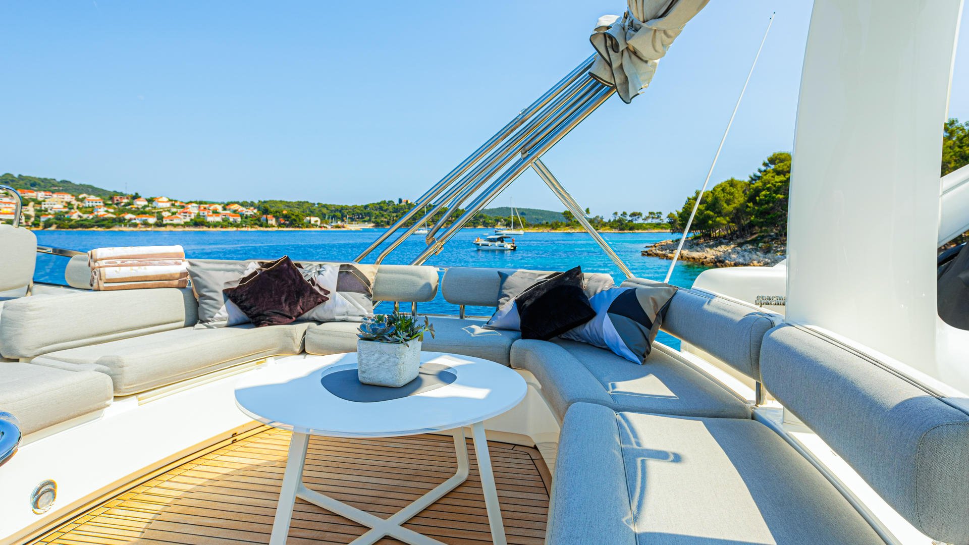 12-JoliDor-flybridge-sitting-area_.jpg