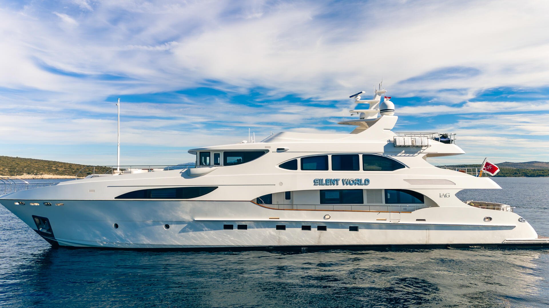 06-Silent-World-portside_.jpg