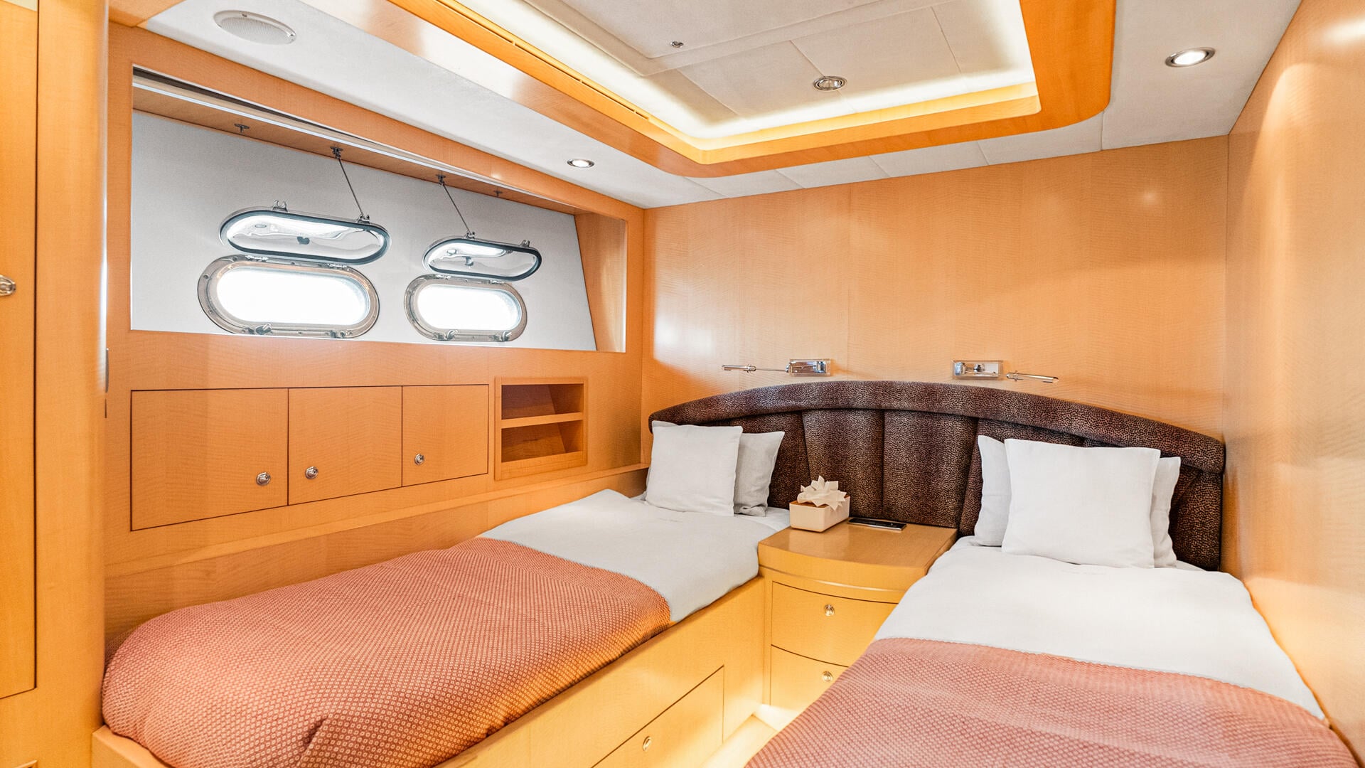 28-Conte-Alberti-Twin-cabin_.jpg