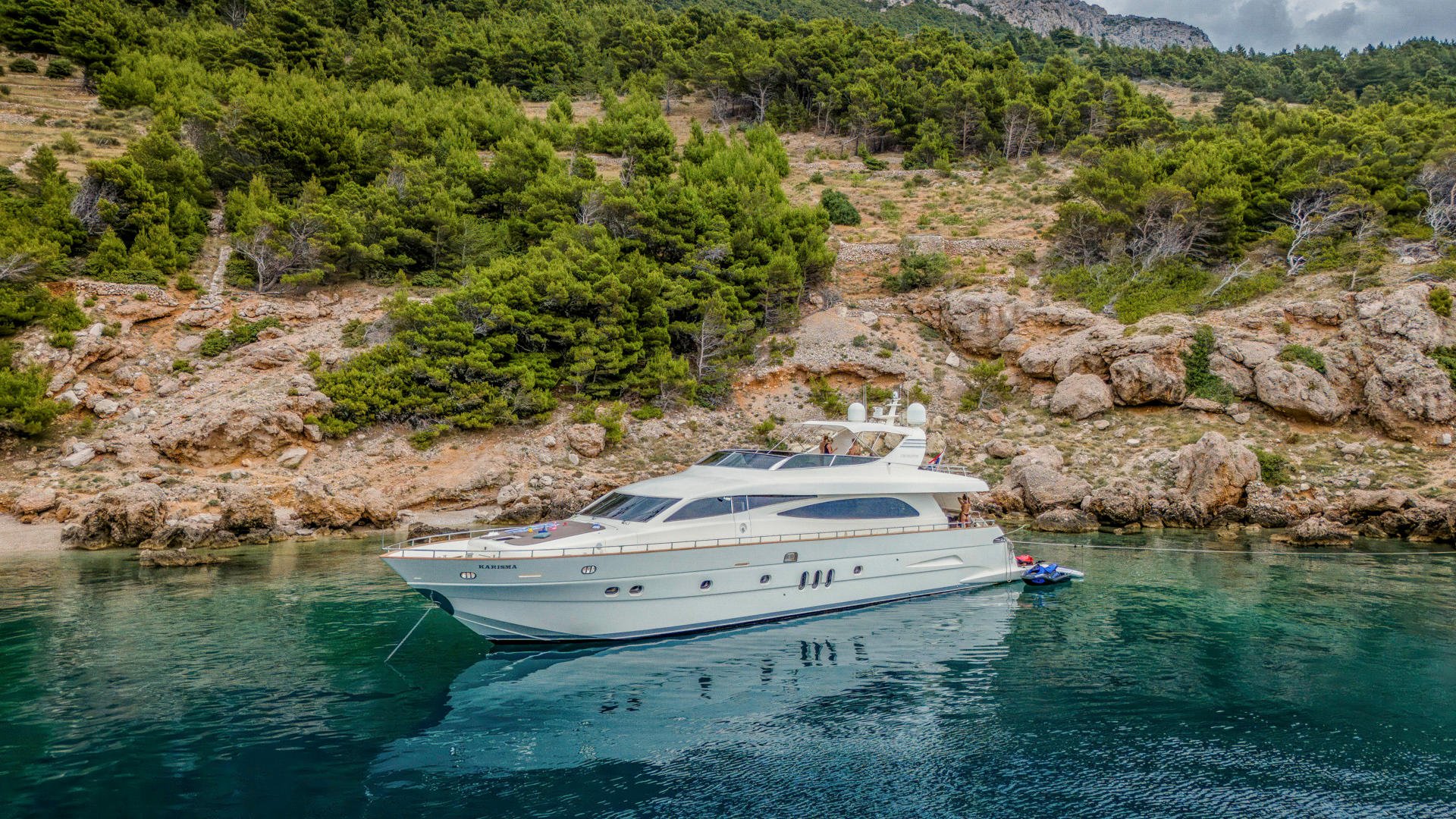 01-KARISMA-portside anchored_.JPG